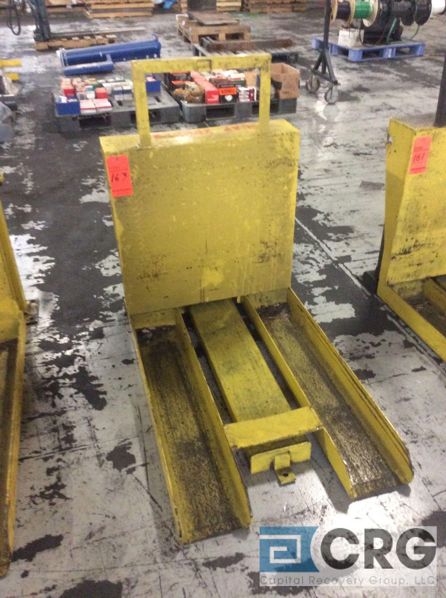 Southworth electric/ hydraulic tipping table lift, 2000 lb capacity