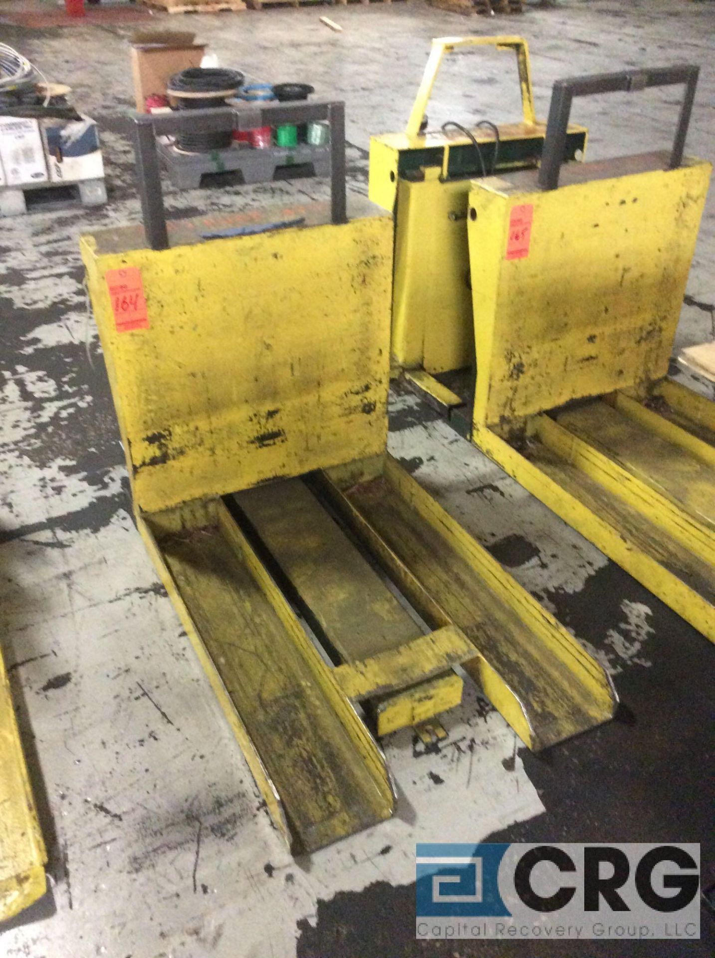 Southworth electric/ hydraulic tipping table lift, 2000 lb capacity - Image 2 of 2