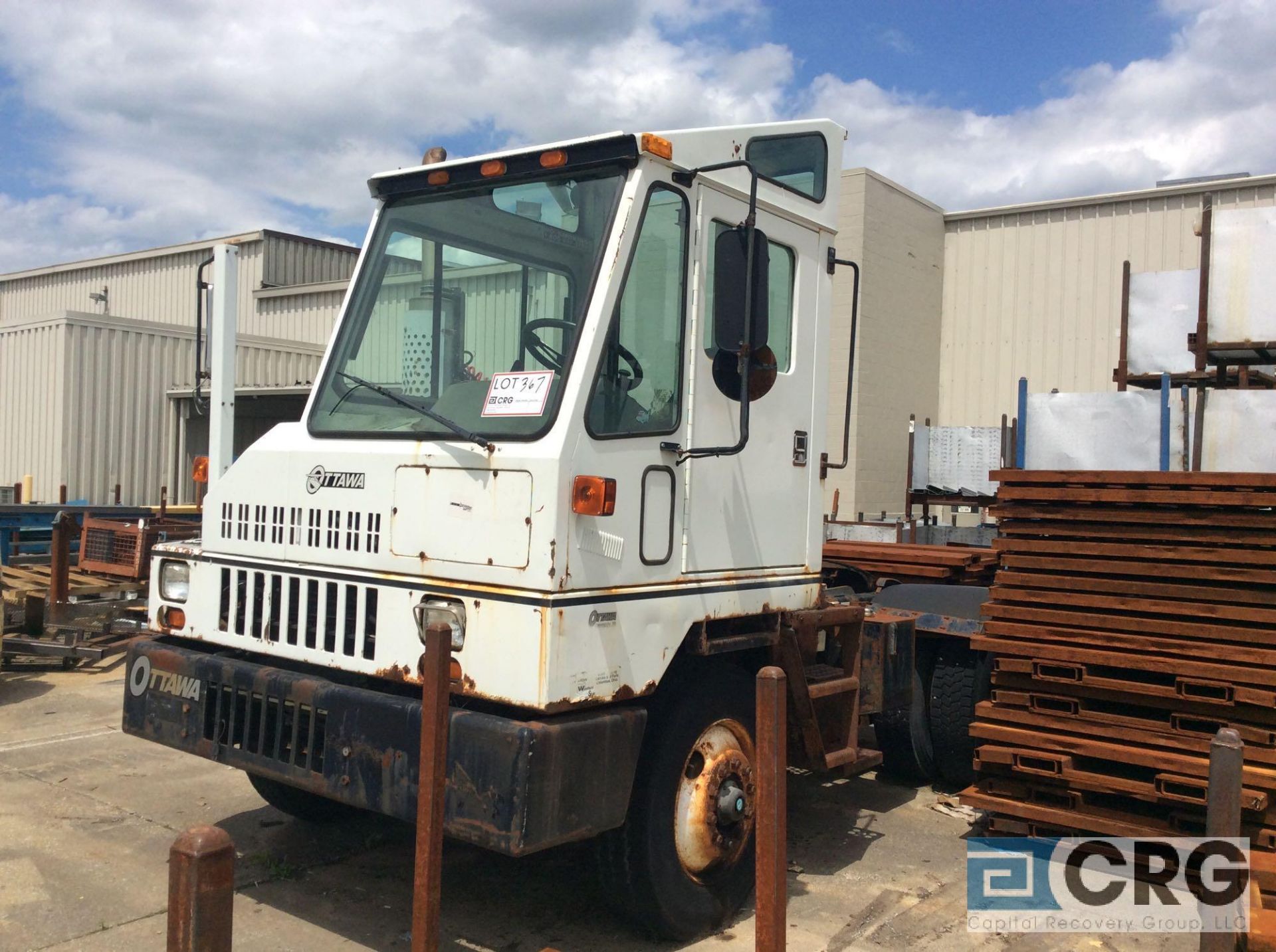 Ottawa Commando 30 single axle yard jockey truck NO TITLE (NEEDS BRAKES, DOESNT RUN) - Image 2 of 2