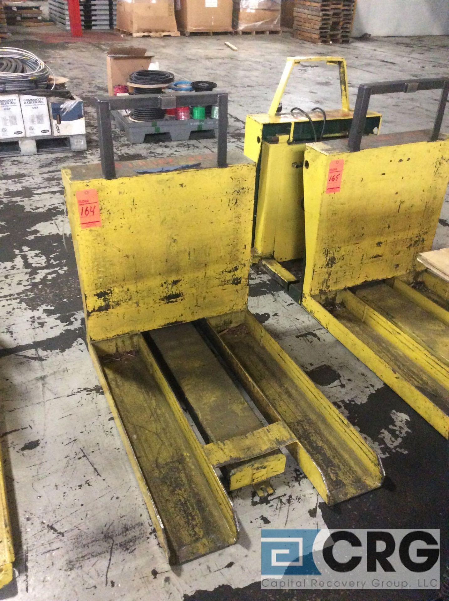 Southworth electric/ hydraulic tipping table lift, 2000 lb capacity