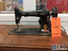 Singer sewing machine with table m/n AJ508544