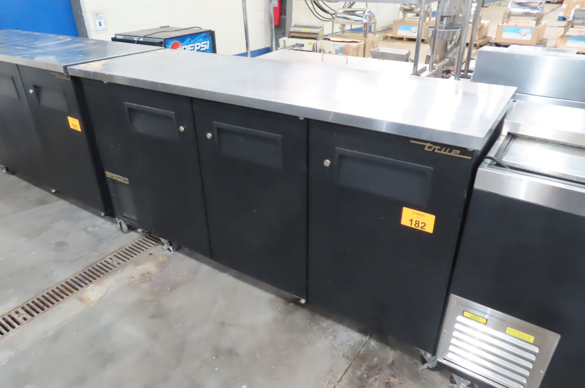 Cooling cabinet