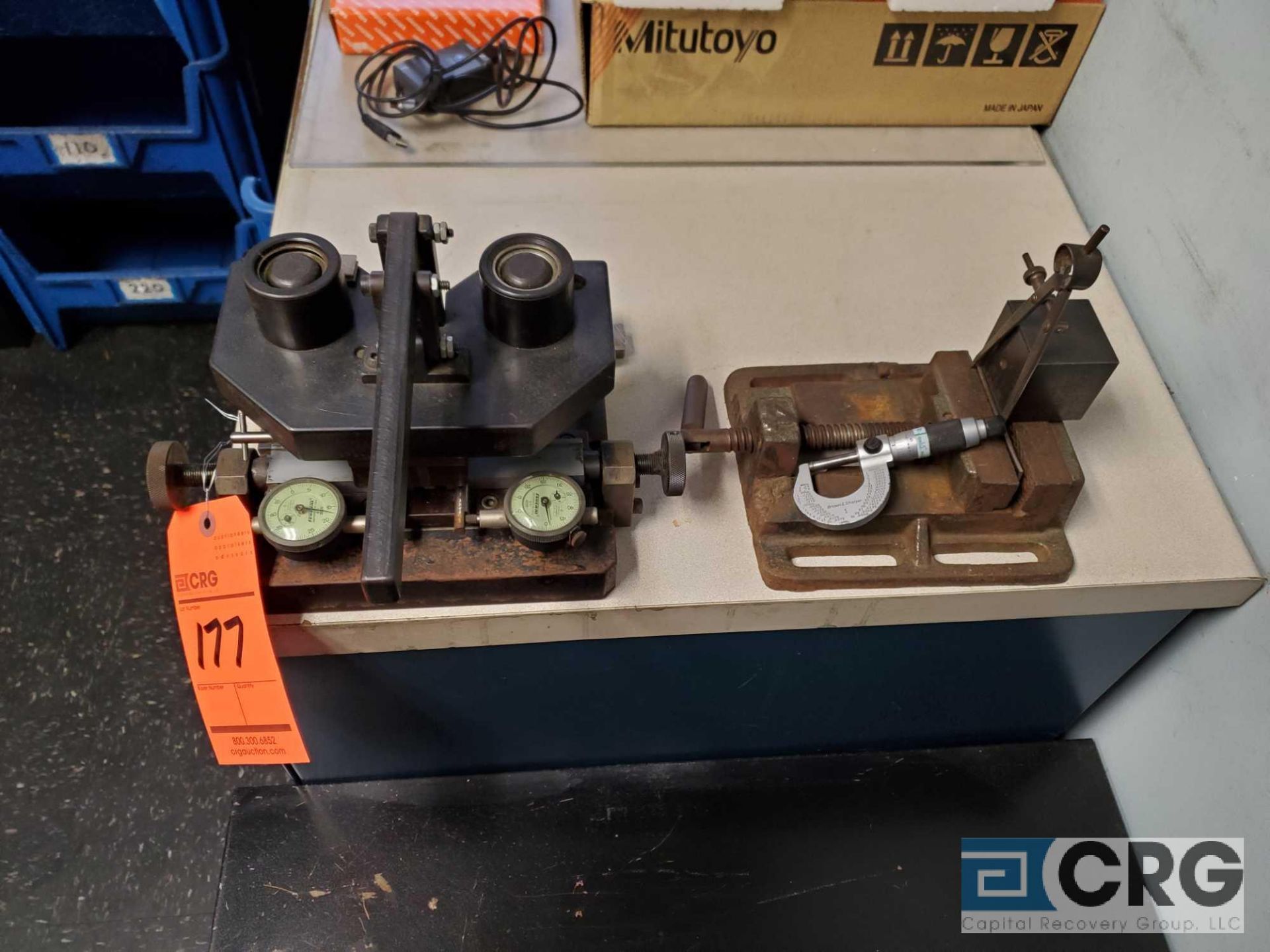 Lot of assorted items including 4 in. vise, (2) Federal gages, 0-1 mic, Bosch router m/n 690LR, - Bild 4 aus 4