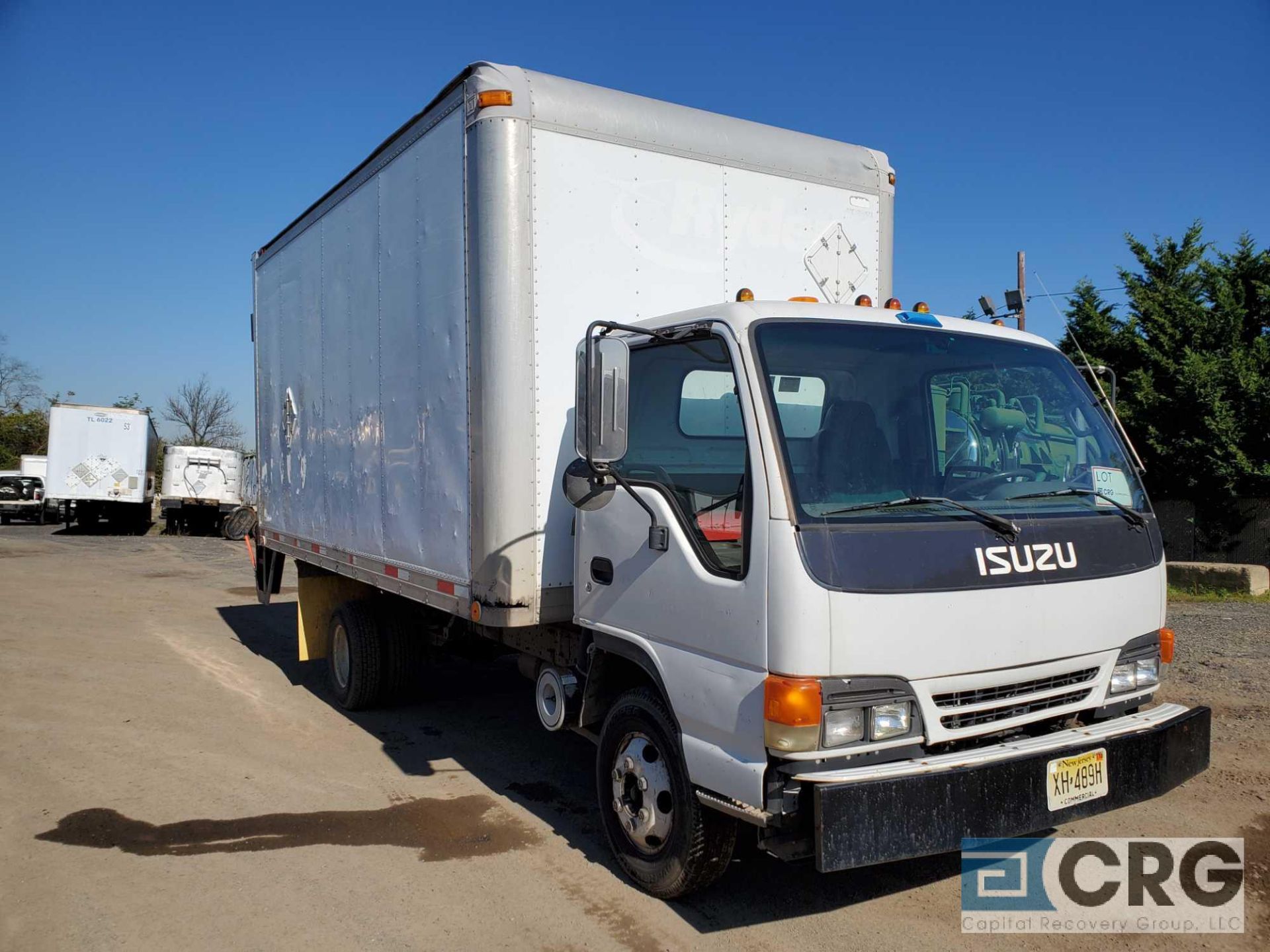 2002 Isuzu NPR Box Truck w/ 2,000 lb. Maxon lift gate, 14,500 GVWR, with 16' Morgan box, 38 cubic - Image 2 of 8