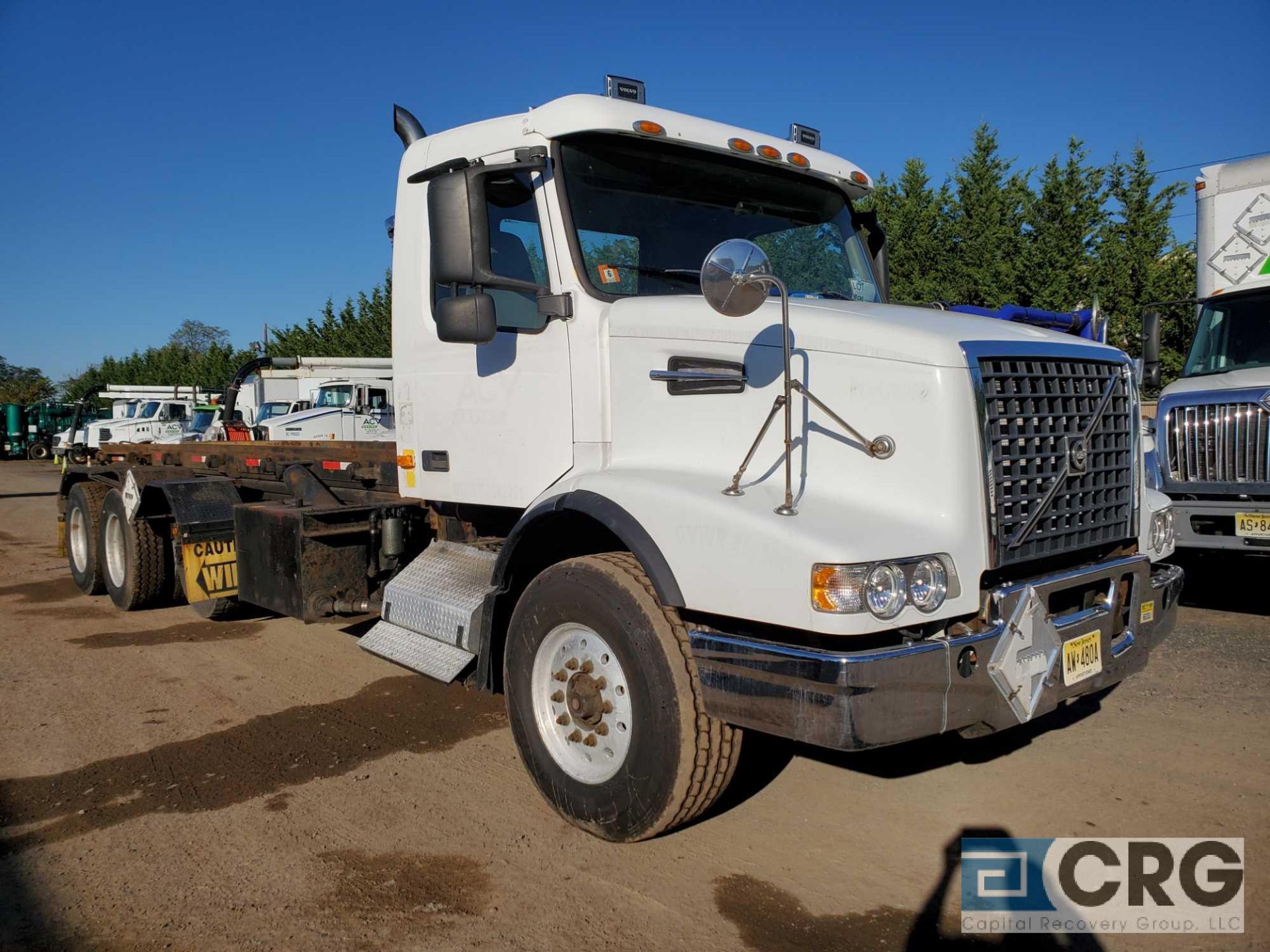 2004 Volvo VNT T/A Roll Off Truck - Image 2 of 6