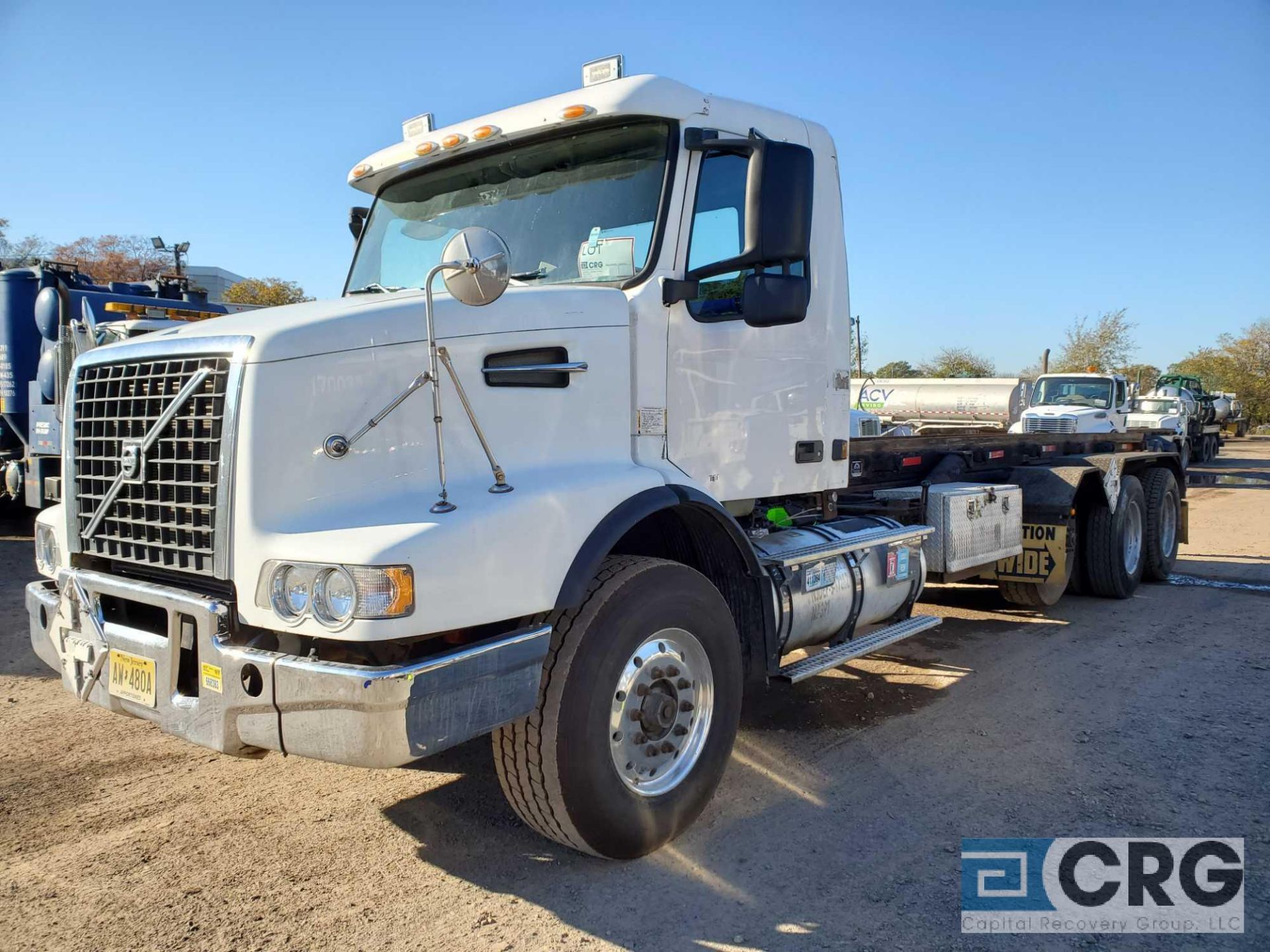 2004 Volvo VNT T/A Roll Off Truck