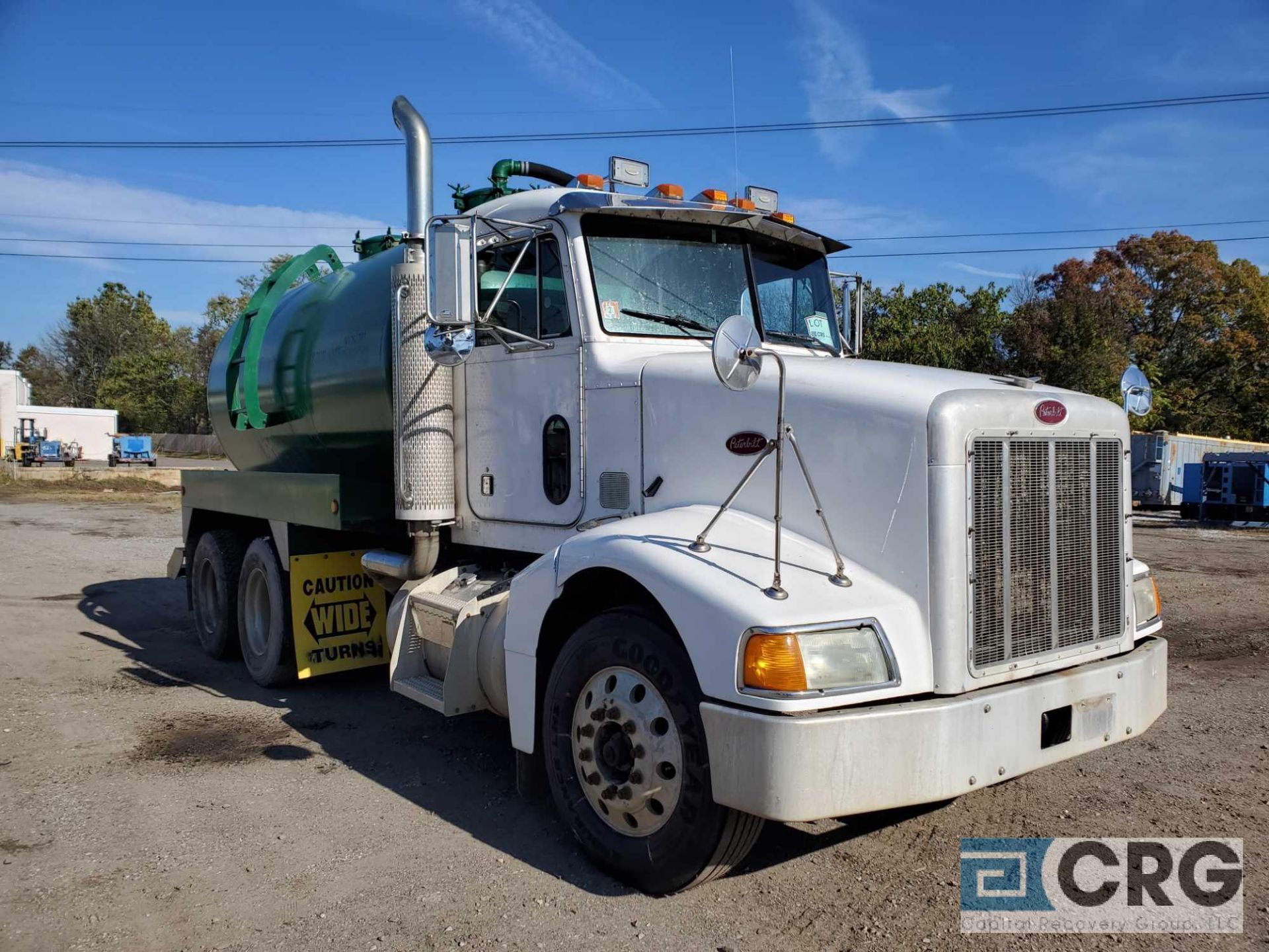 1999 Peterbilt 385 tandem axle Liquid Vac Truck, 56,000 GVWR, 2,233 hours, with 3,000 gal. - Image 2 of 11