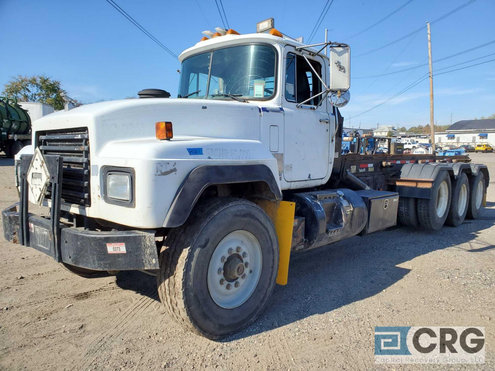 1995 Mack RD6905 tag axle Roll Off Truck, 80,000 GVWR, 25,674 hours, 20-30 cu. Yard capacity, with