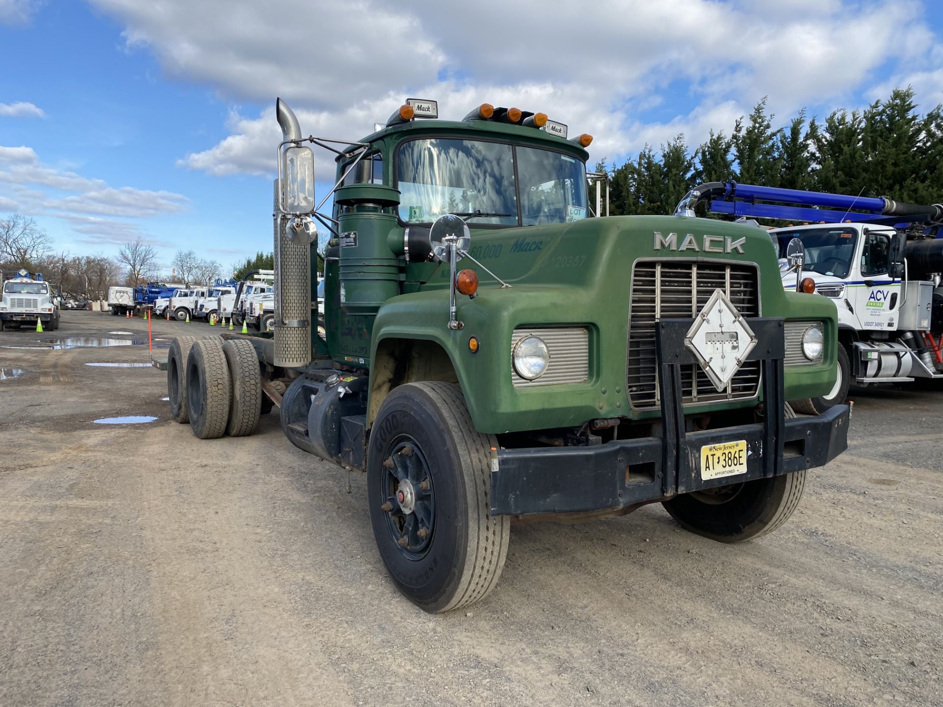 1991 Mack RD690S Liquid Vac Truck - Image 2 of 5