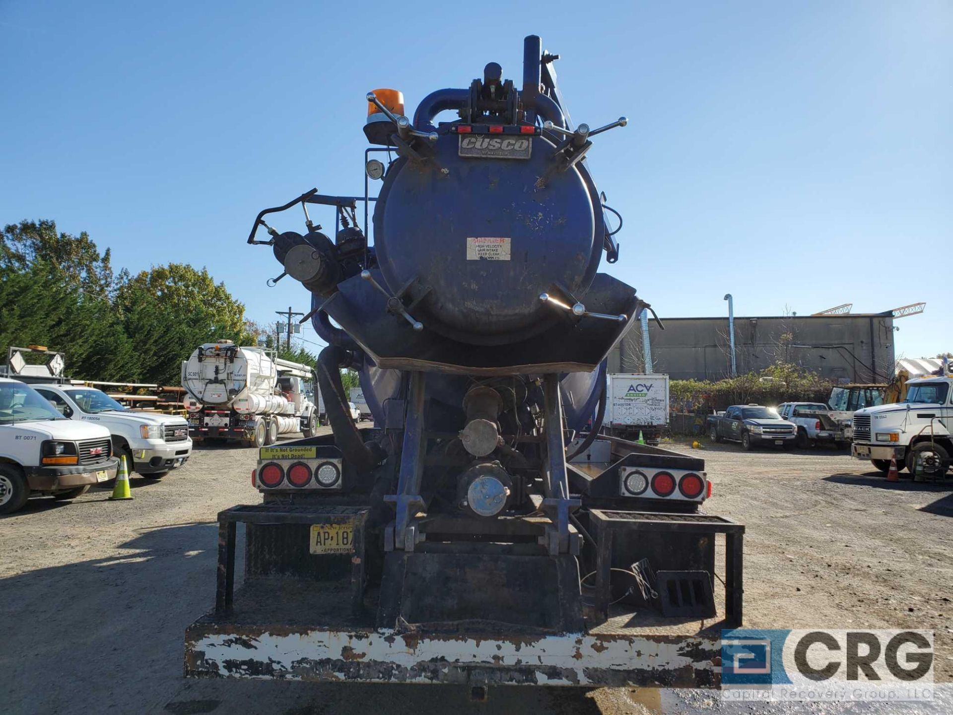1999 Freightliner FL112 tag axle Turbo Vac Truck, 77,000 GVWR, with 3,000 gal. capacity Cusco T98324 - Image 3 of 8