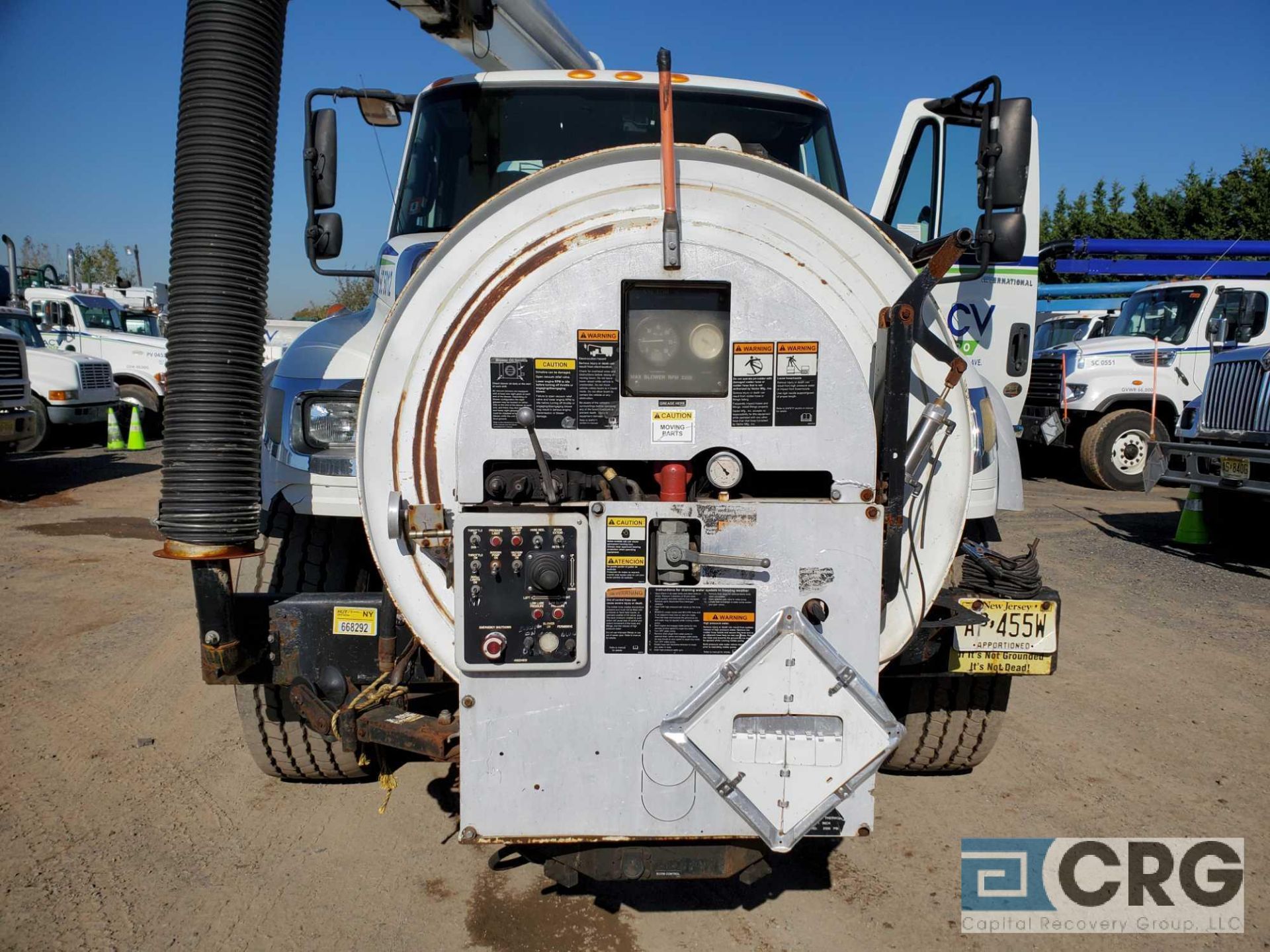 2007 International tandem axle Sewer Cleaner Jet Rodder Truck, 66,000 GVWR, 21,311 hours, with 2,000 - Image 8 of 9