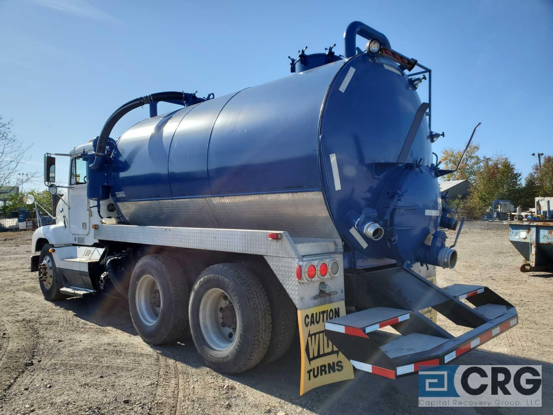 2000 Freightliner D112064ST Liquid Vac Truck, 54,000 GVWR, with 3,500 gal. capacity carbon tank, and - Image 4 of 9