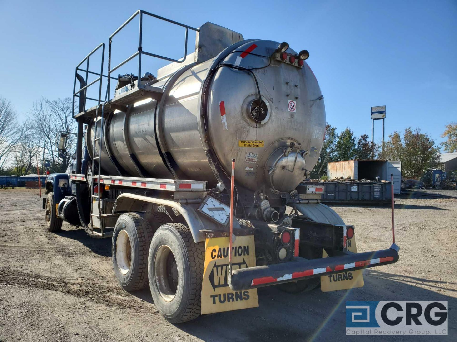 1989 Mack RD690S tandem axle Liquid Vac Truck - Image 4 of 15