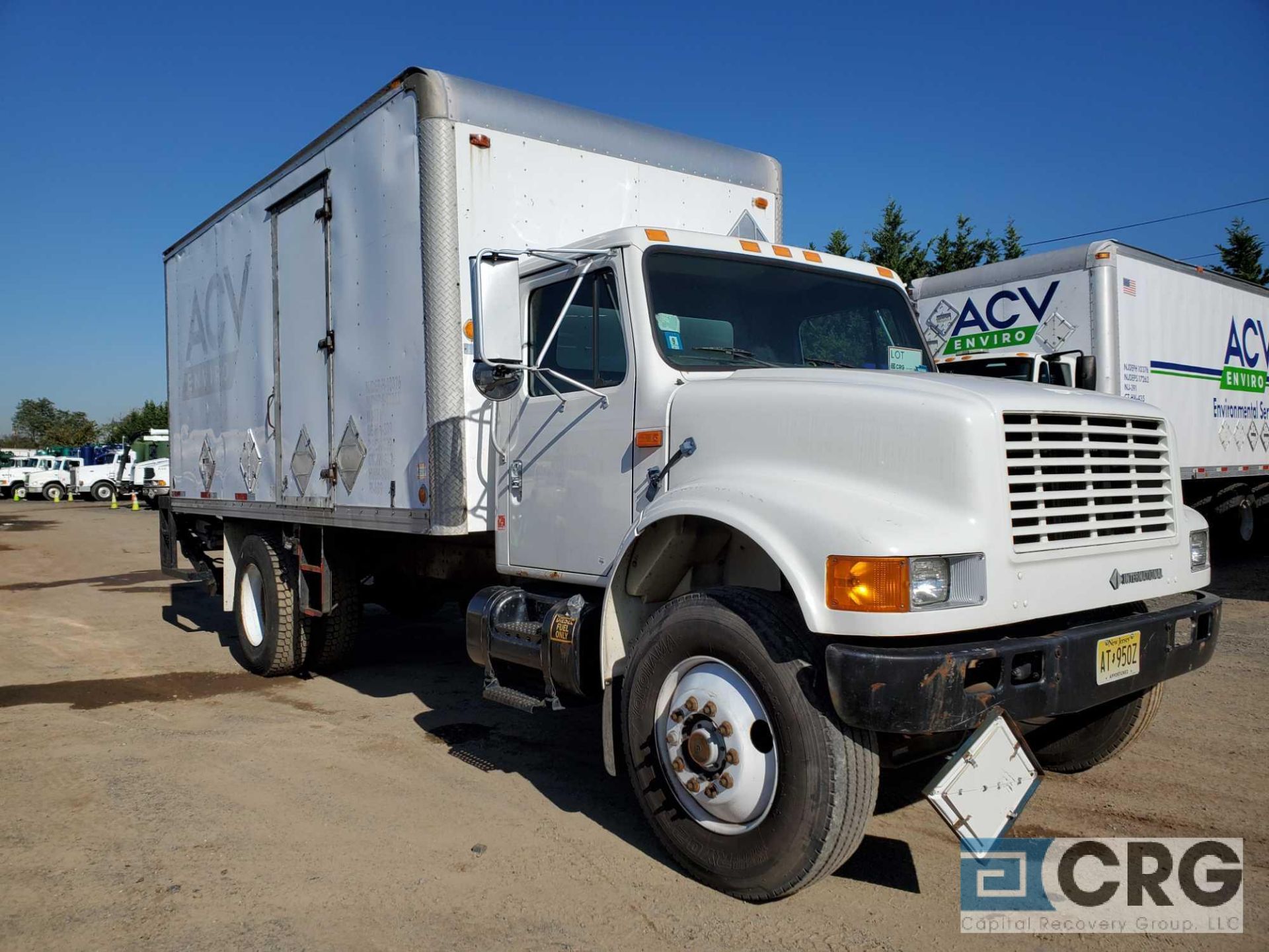 1992 International 4700 Box Truck w/ lift gate, 25,000 GVWR, 5 speed eaton manual transmission, with - Image 2 of 6