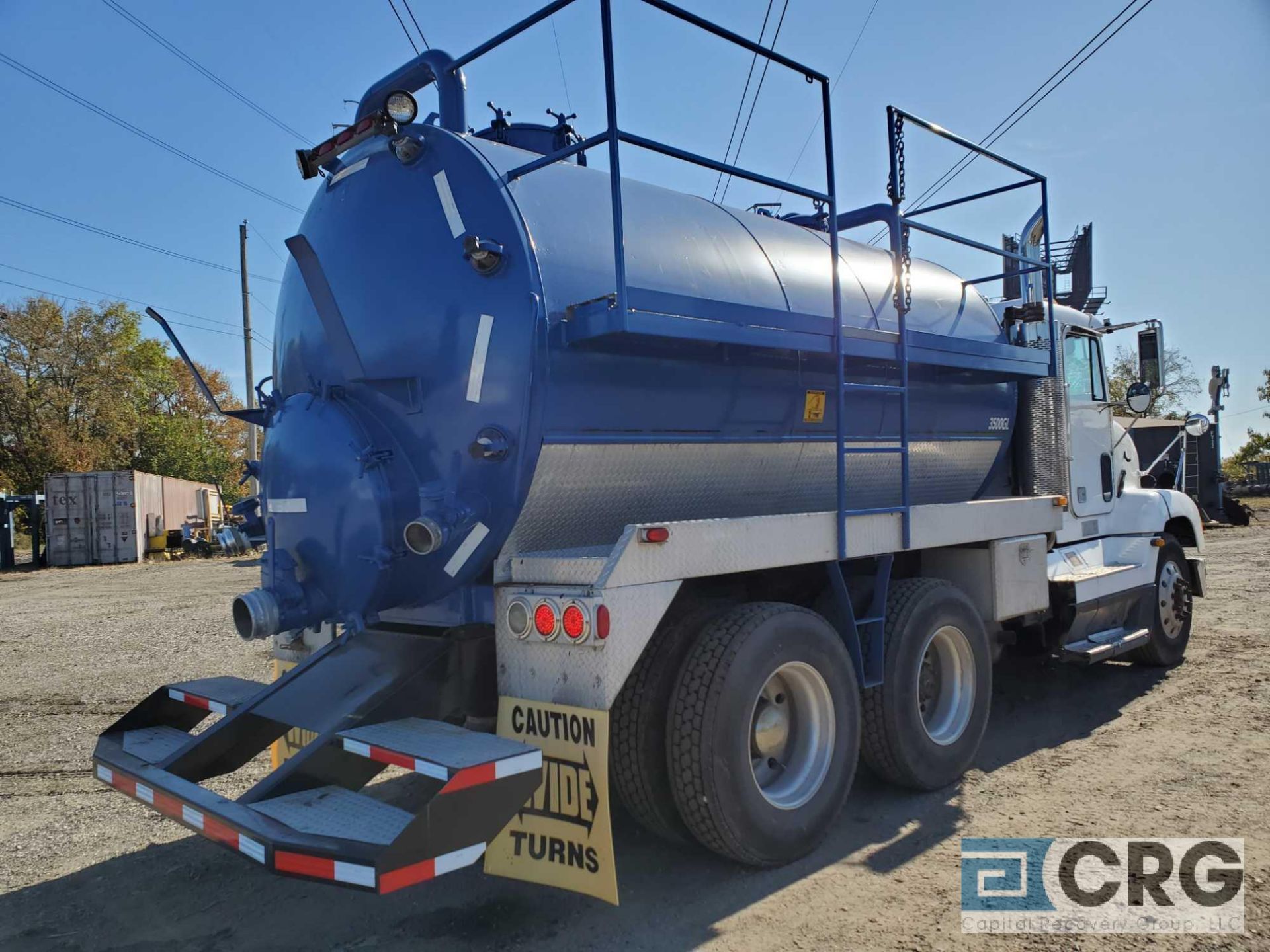 2000 Freightliner D112064ST Liquid Vac Truck, 54,000 GVWR, with 3,500 gal. capacity carbon tank, and - Image 3 of 9