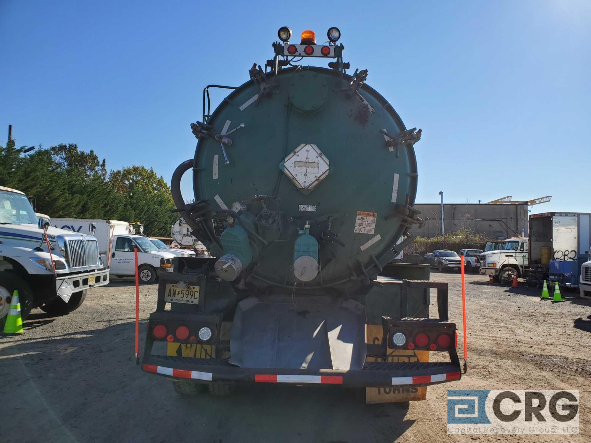 2006 Sterling tandem axle L9500 Turbo Vac Truck, 80,000 GVWR, 17,086 hours, with 3,200 gal - Image 3 of 10