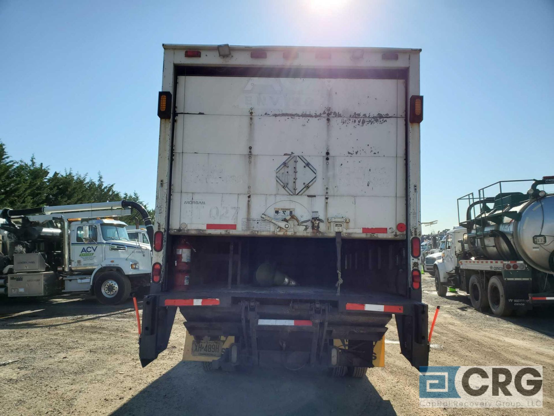 2002 Isuzu NPR Box Truck w/ 2,000 lb. Maxon lift gate, 14,500 GVWR, with 16' Morgan box, 38 cubic - Image 3 of 8