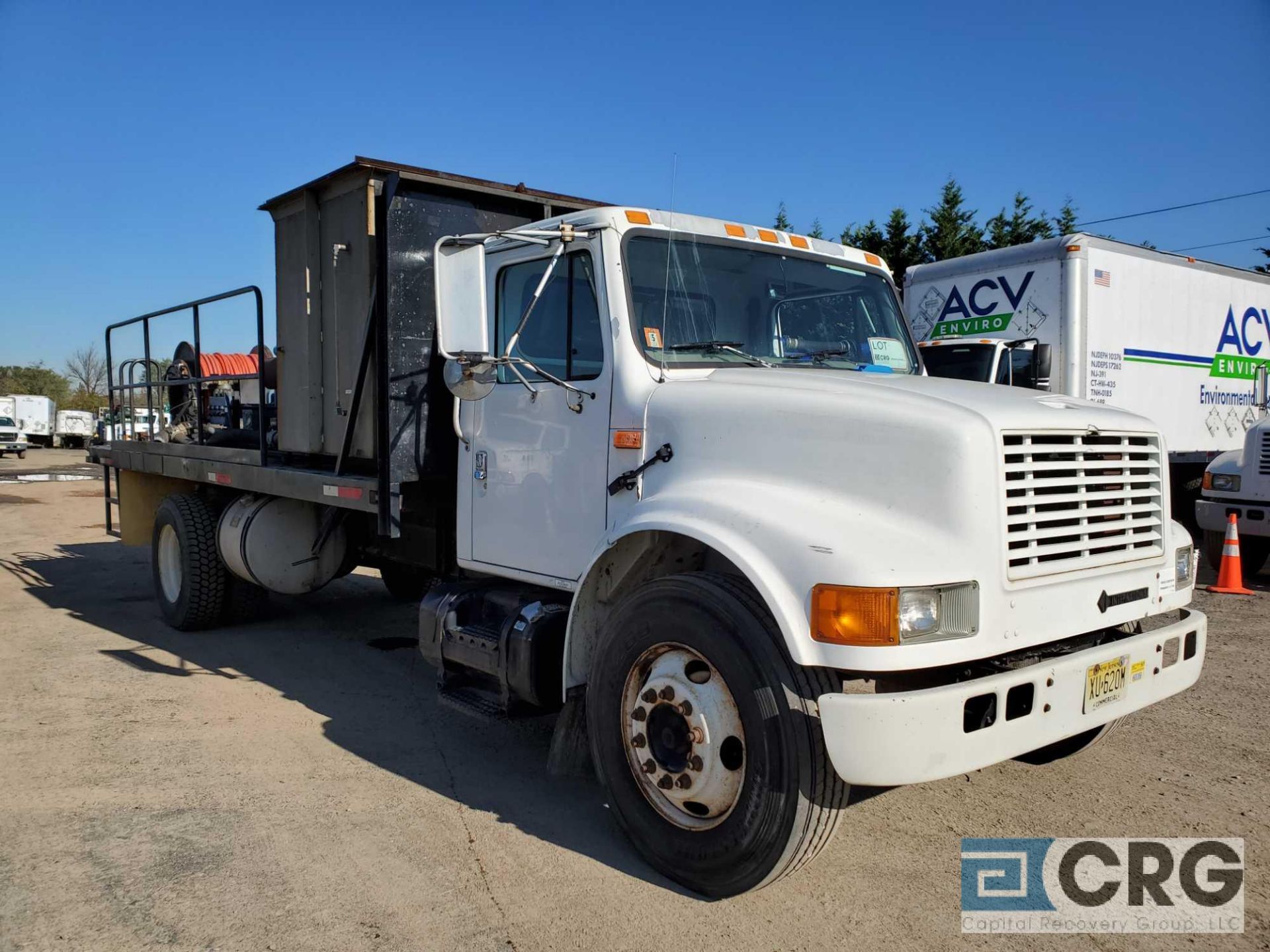 2001 International 4700 tandem axle Flat Bed Sewer Cleaner Jet Truck - Image 2 of 12