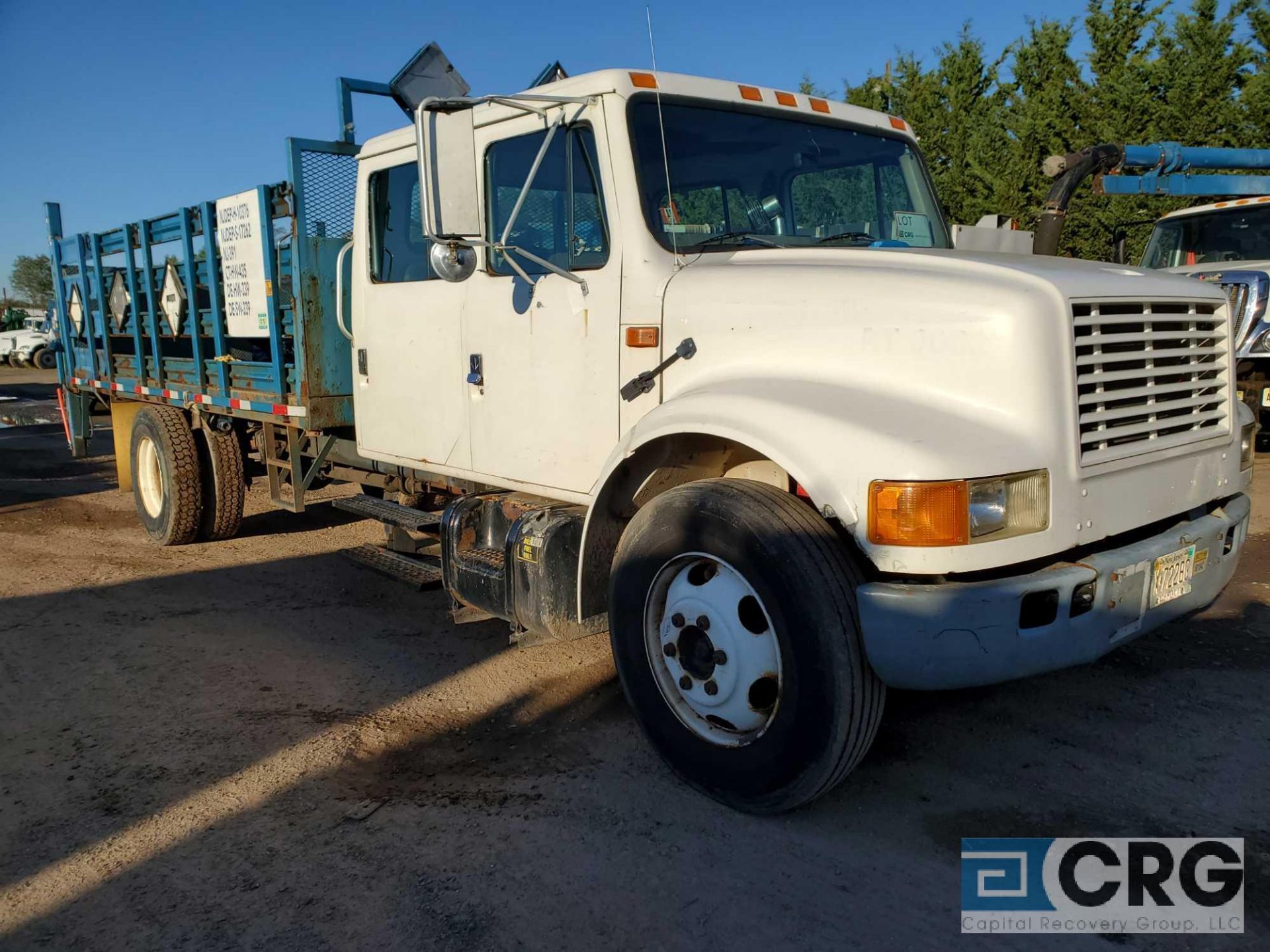 1996 International 4700 Crew Cab Rack Truck w/ lift gate - Image 2 of 4