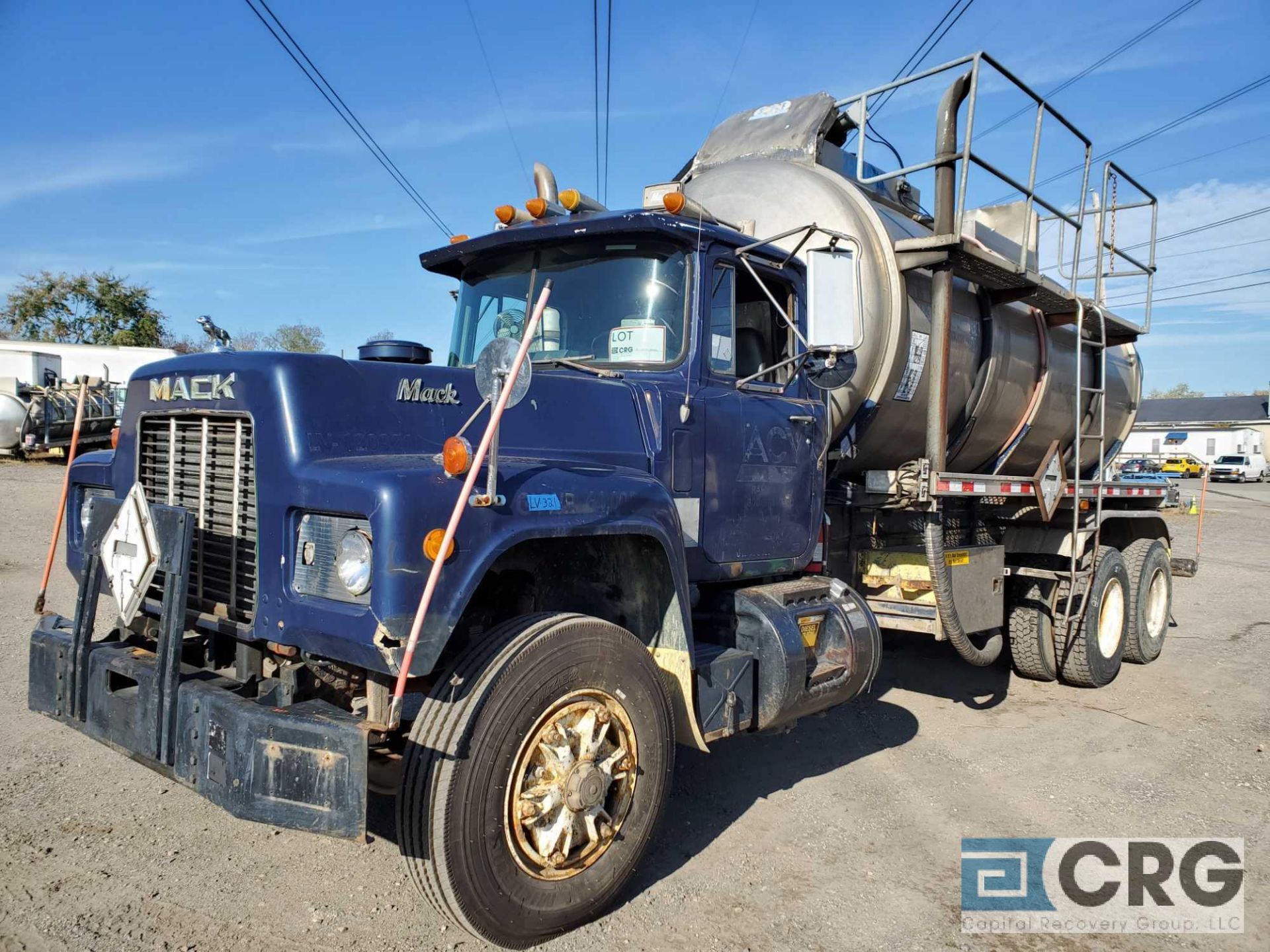 1989 Mack RD690S tandem axle Liquid Vac Truck