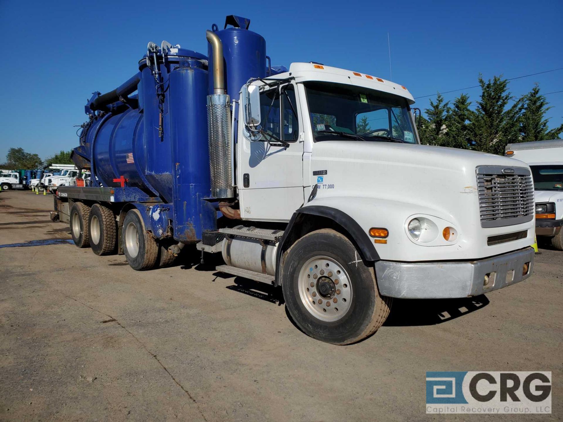 1999 Freightliner FL112 tag axle Turbo Vac Truck, 77,000 GVWR, with 3,000 gal. capacity Cusco T98324 - Image 2 of 8