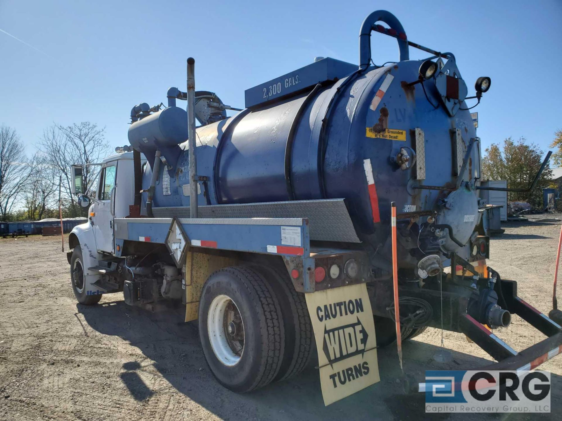 1990 International 4900 Liquid Vac Truck, 32,800 GVWR, 5,567 hours, with 2,300 gal. capacity - Image 4 of 15