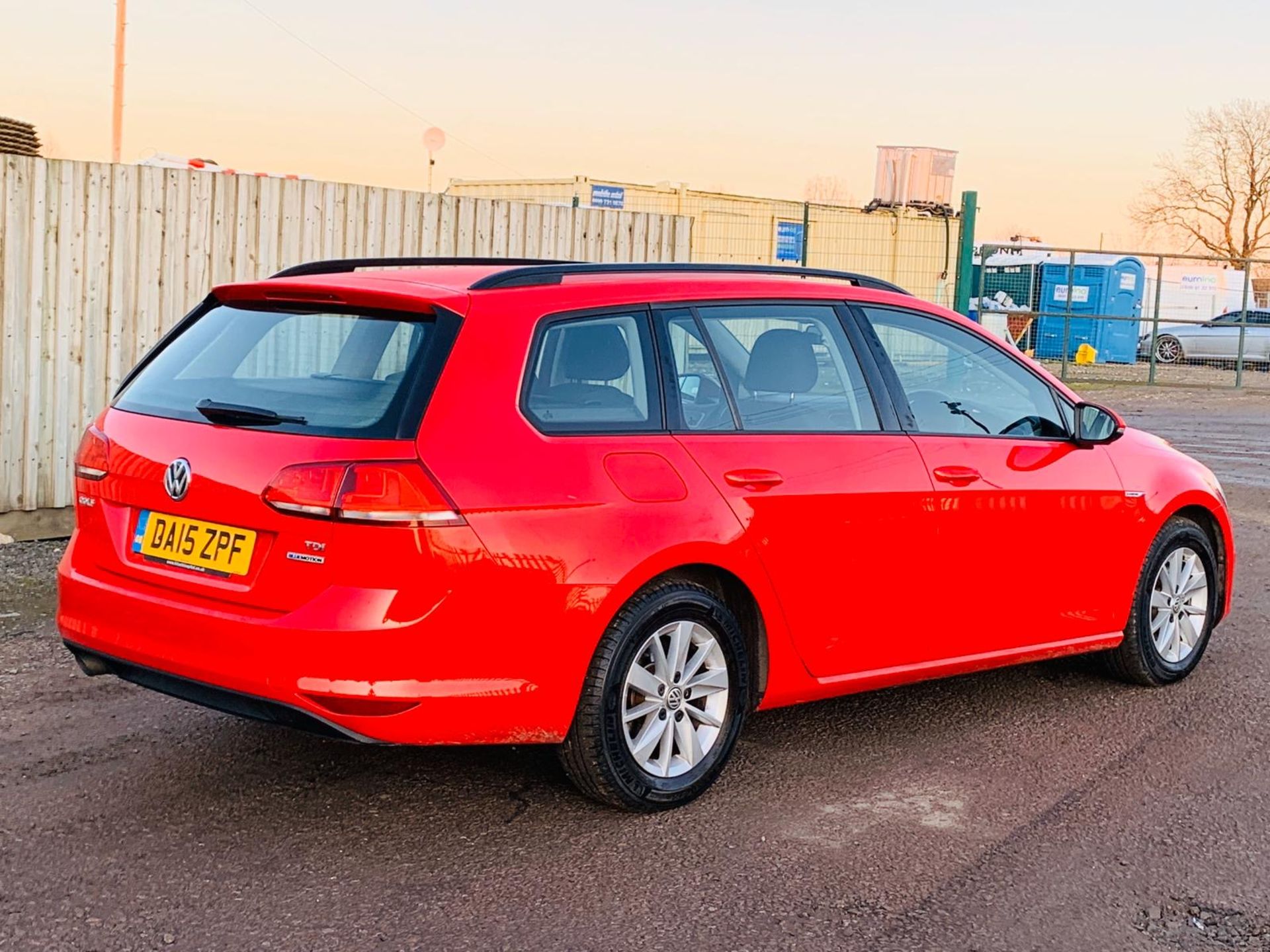 (ON SALE) VOLKSWAGEN GOLF TDI "BLUEMOTION" ESTATE (15 REG) 1 KEEPER FSH - AIR CON - CRUISE - LOOK - Image 7 of 28