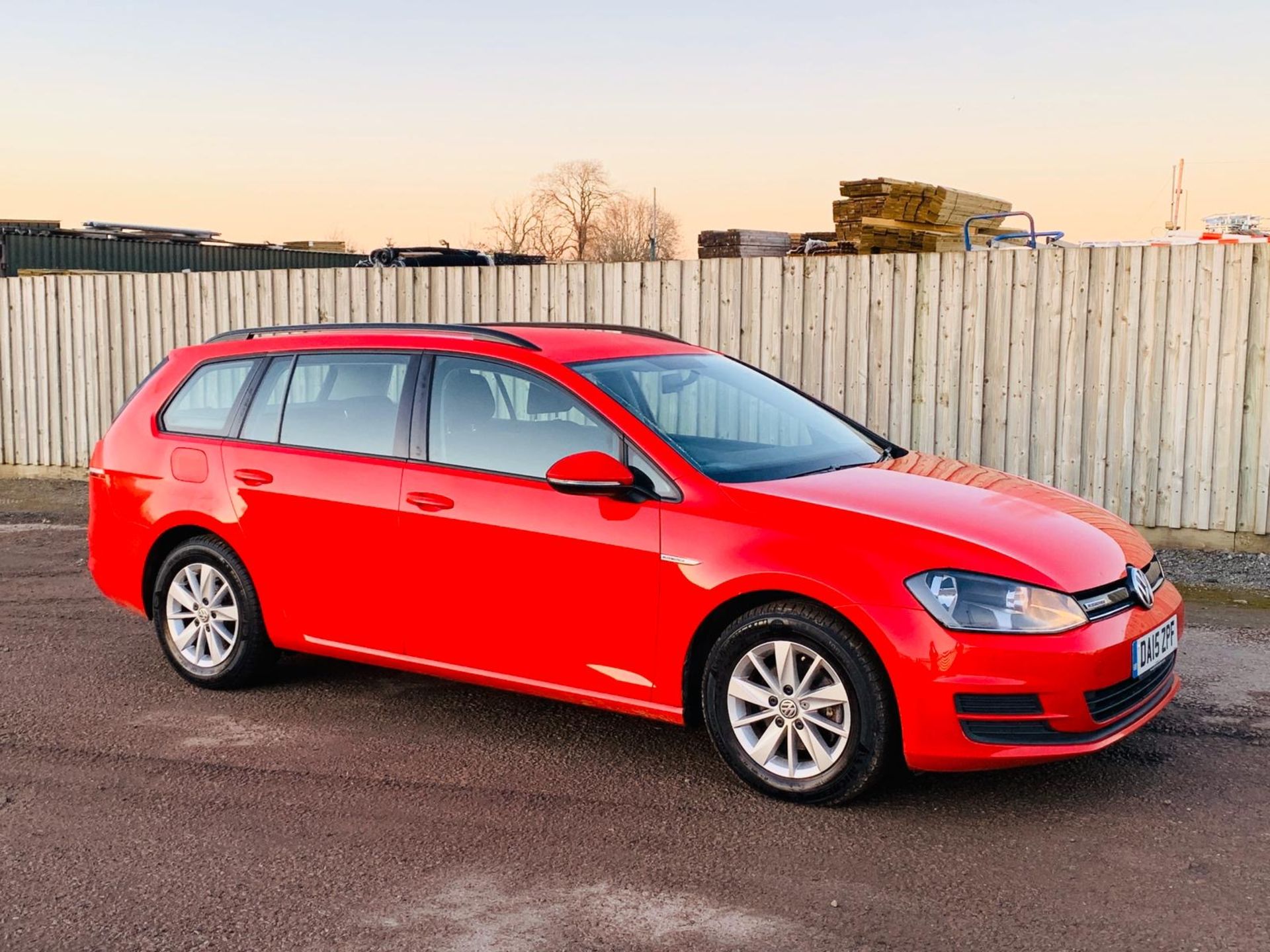 (ON SALE) VOLKSWAGEN GOLF TDI "BLUEMOTION" ESTATE (15 REG) 1 KEEPER FSH - AIR CON - CRUISE - LOOK