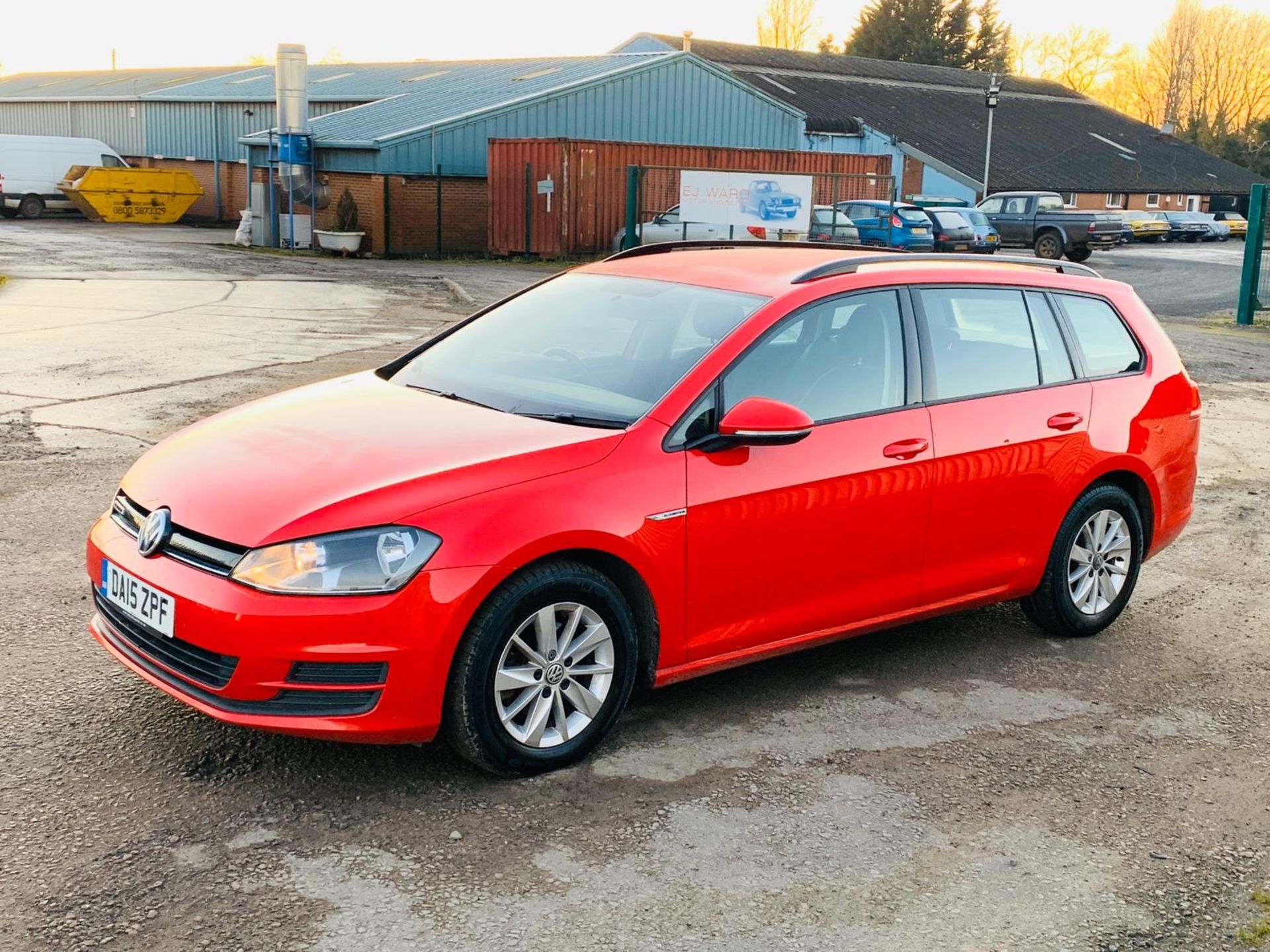 (ON SALE) VOLKSWAGEN GOLF TDI "BLUEMOTION" ESTATE (15 REG) 1 KEEPER FSH - AIR CON - CRUISE - LOOK - Image 8 of 28