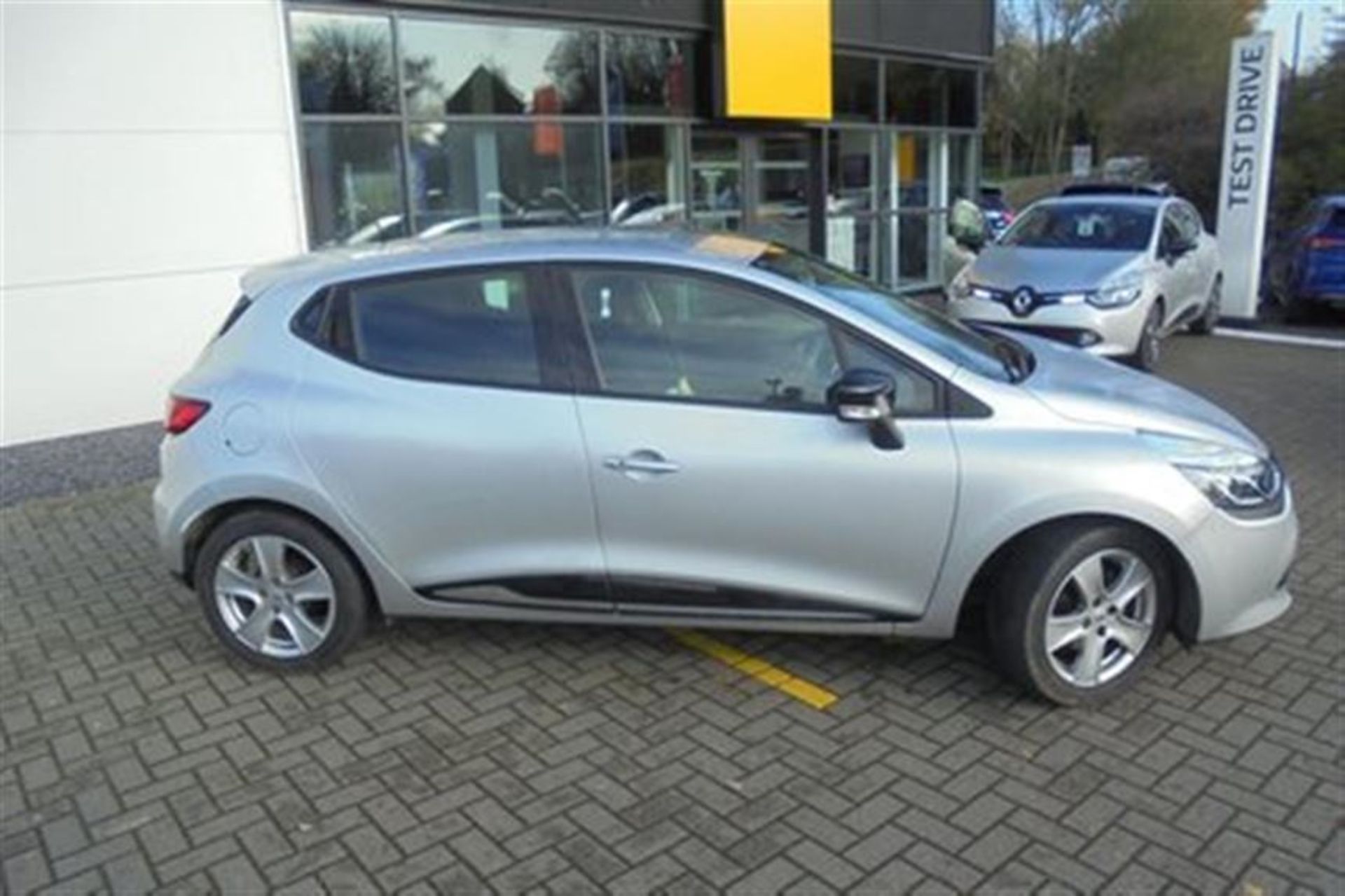 (ON SALE) RENAULT CLIO 1.5DCI "DYNAMIQUE NAV " 2017 MODEL - 1 KEEPER - SAT NAV - GREAT SPEC - LOOK