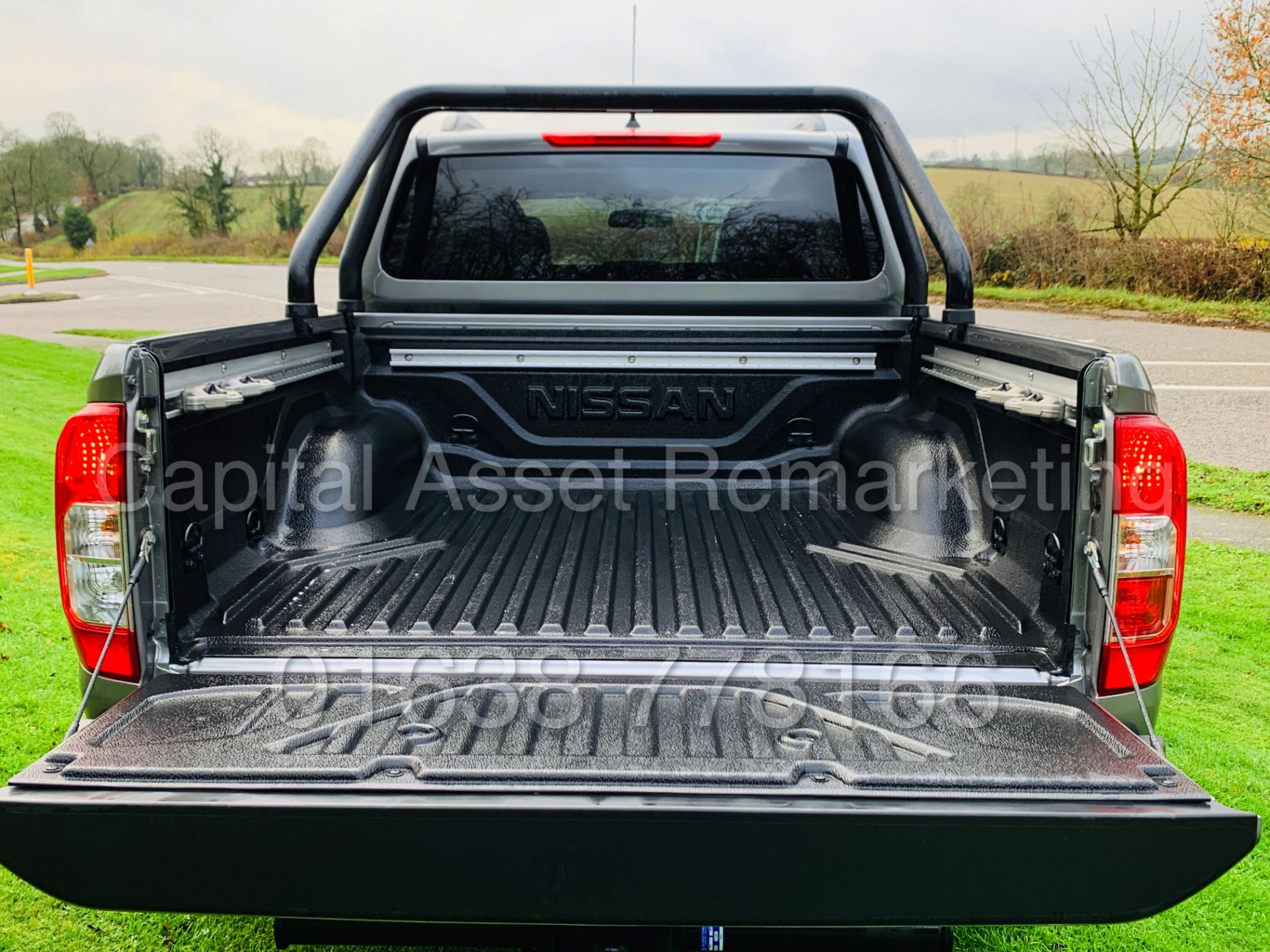 NISSAN NAVARA *N-GUARD* DOUBLE CAB PICK-UP (2019 - 69 REG) '2.3 DCI - 190 BHP - AUTO' *MASSIVE SPEC* - Image 35 of 59