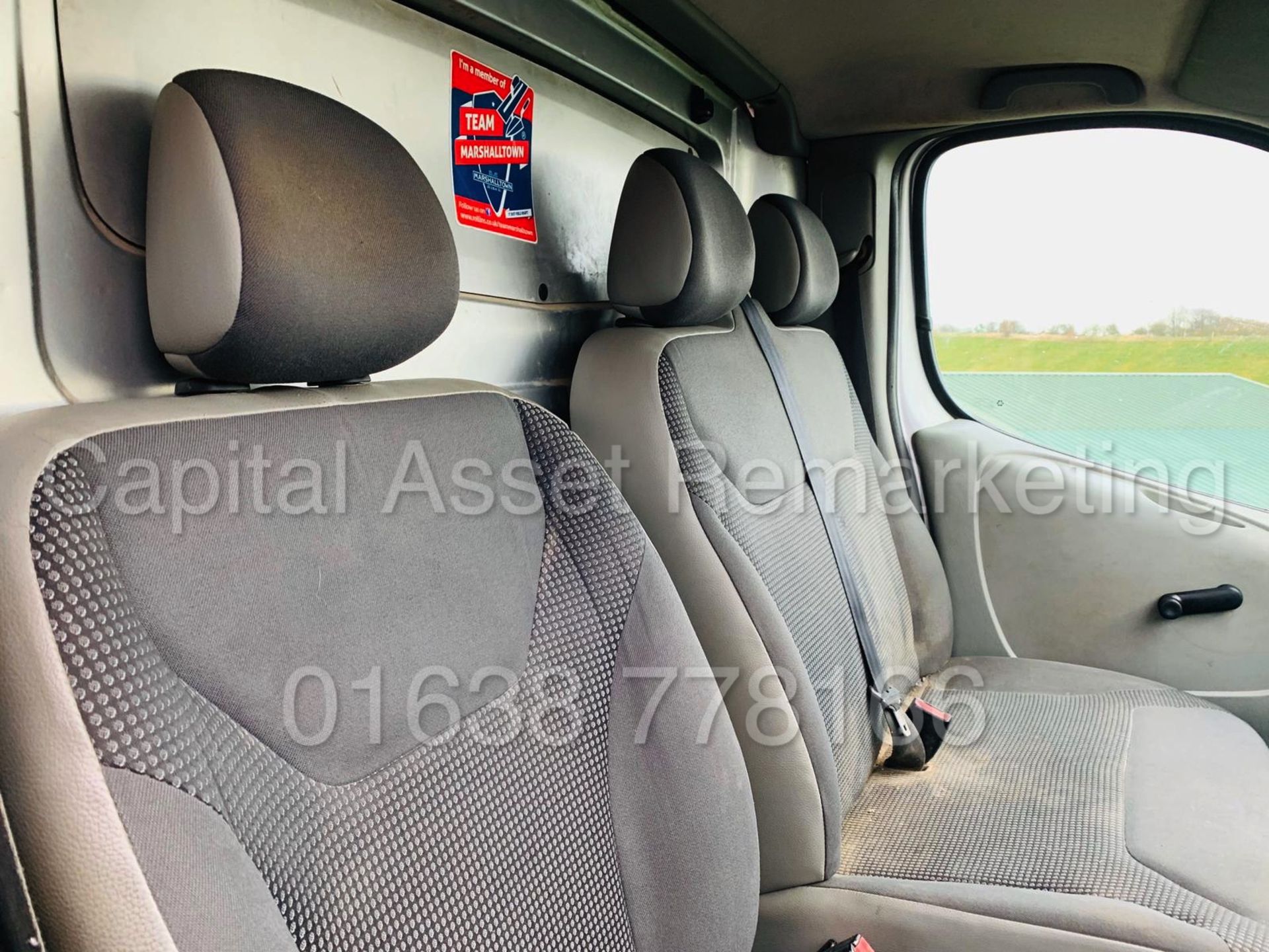 (On Sale) VAUXHALL VIVARO 2900 *LWB -PANEL VAN* (60 REG) '2.0 CDTI - 6 SPEED' *LOW MILES* (NO VAT) - Image 18 of 19