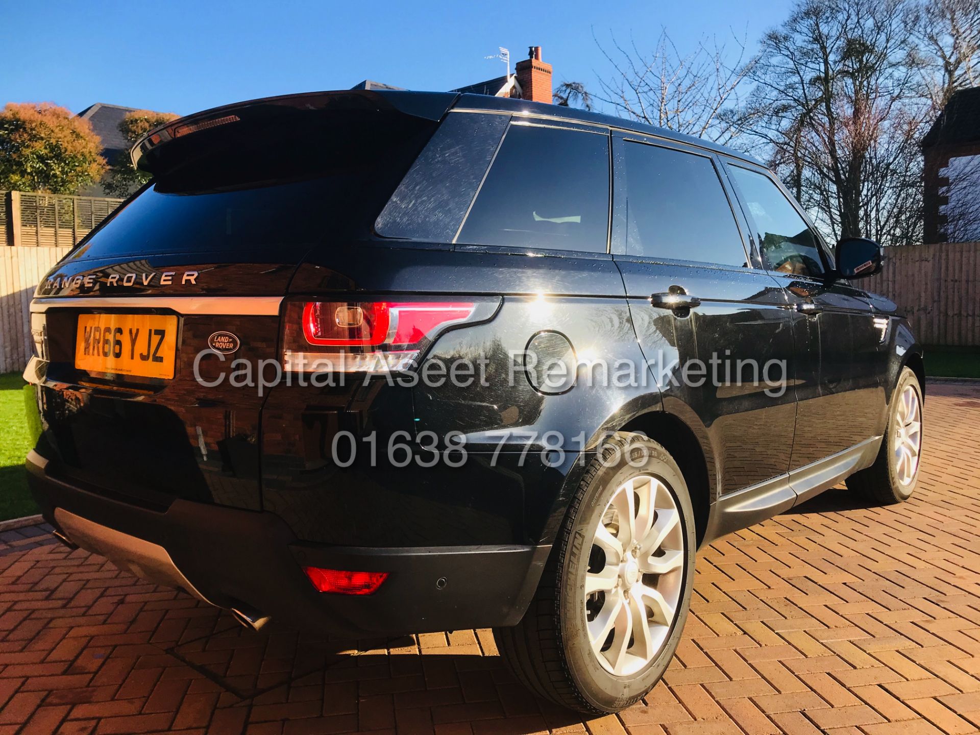 (ON SALE) RANGE ROVER SPORT "HSE - BLACK" 3.0 SDV6 - 8 SPEED (2017 MODEL) 1 OWNER - SAT NAV -LEATHER - Image 9 of 45