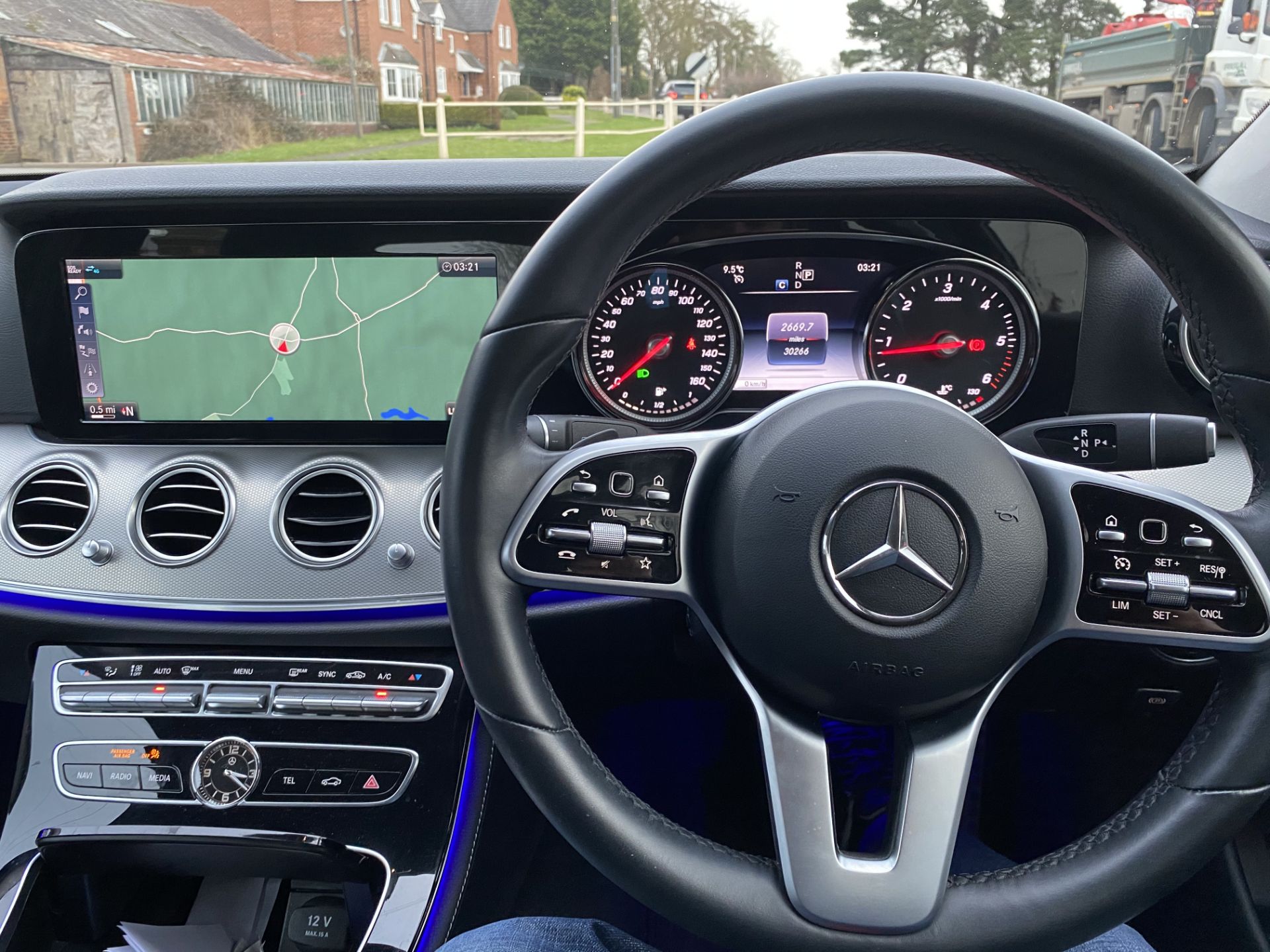 ON SALE MERCEDES E220d "SPECIAL EQUIPMENT" 9G-TRONIC (2019 MODEL) *GREAT SPEC*SAT NAV - LEATHER - Image 8 of 26