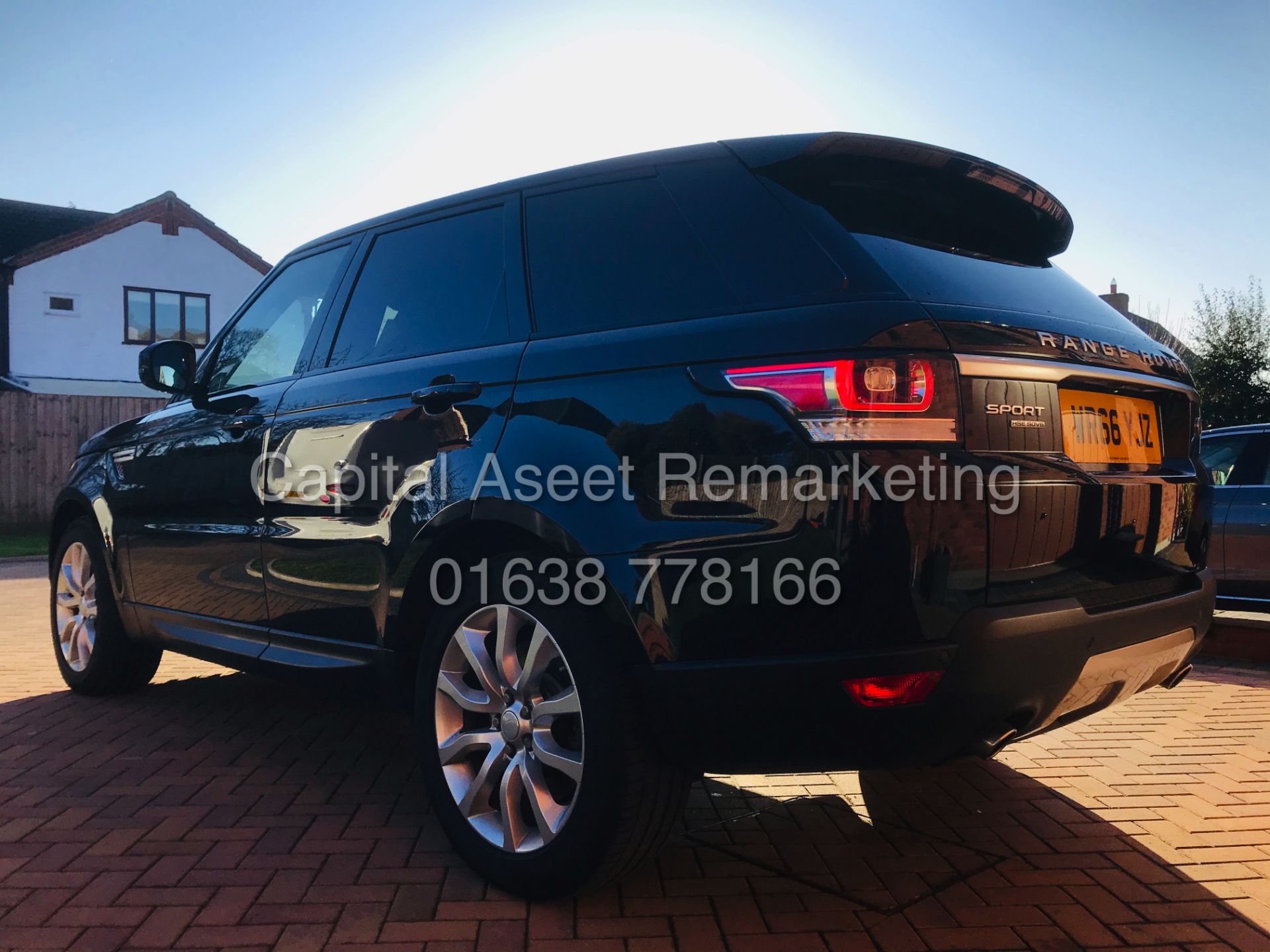 (ON SALE) RANGE ROVER SPORT "HSE - BLACK" 3.0 SDV6 - 8 SPEED (2017 MODEL) 1 OWNER - SAT NAV -LEATHER - Image 10 of 45