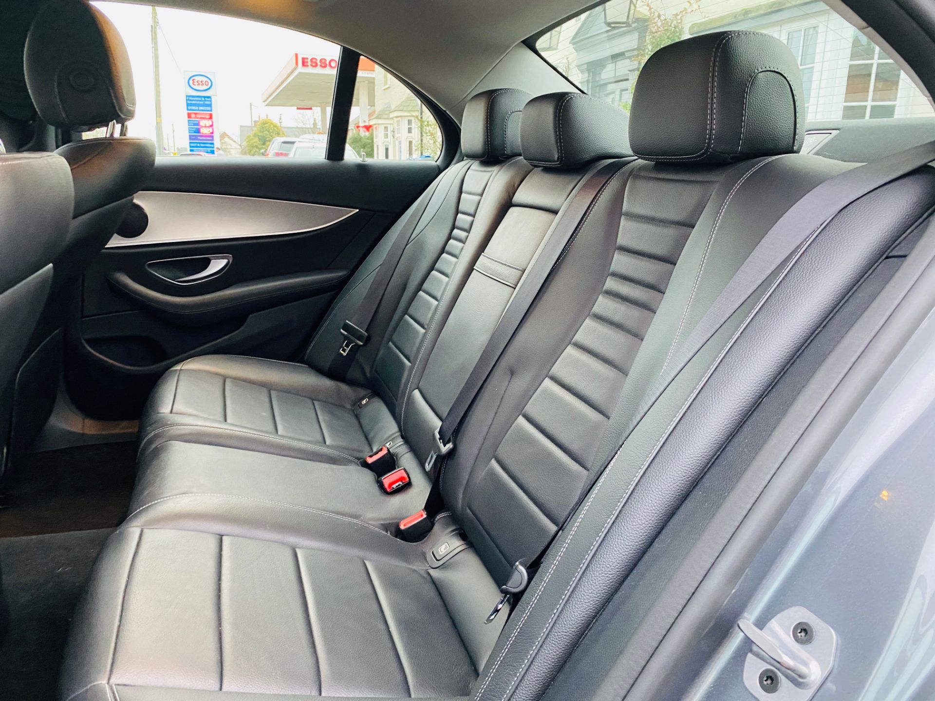 ON SALE MERCEDES E220d "SPECIAL EQUIPMENT" 9G-TRONIC (2019 MODEL) *GREAT SPEC*SAT NAV - LEATHER - Image 9 of 26