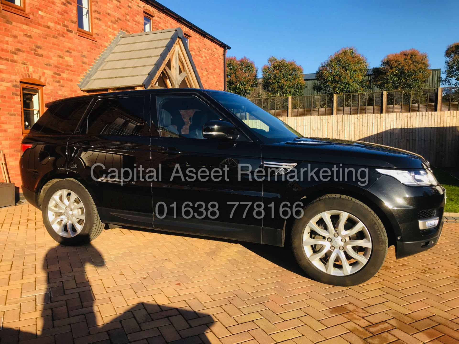 (ON SALE) RANGE ROVER SPORT "HSE - BLACK" 3.0 SDV6 - 8 SPEED (2017 MODEL) 1 OWNER - SAT NAV -LEATHER - Image 8 of 45