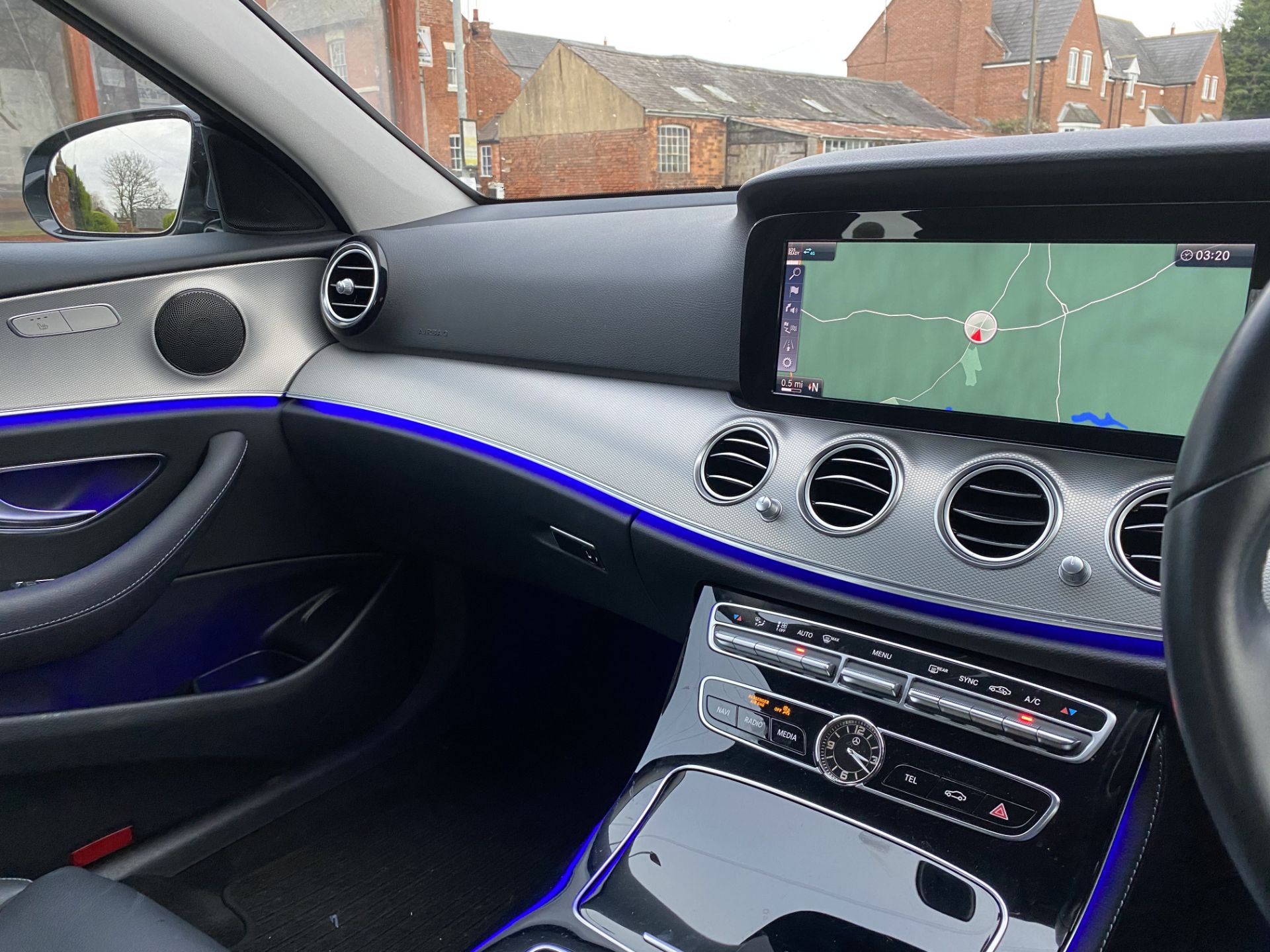 ON SALE MERCEDES E220d "SPECIAL EQUIPMENT" 9G-TRONIC (2019 MODEL) *GREAT SPEC*SAT NAV - LEATHER - Image 10 of 26