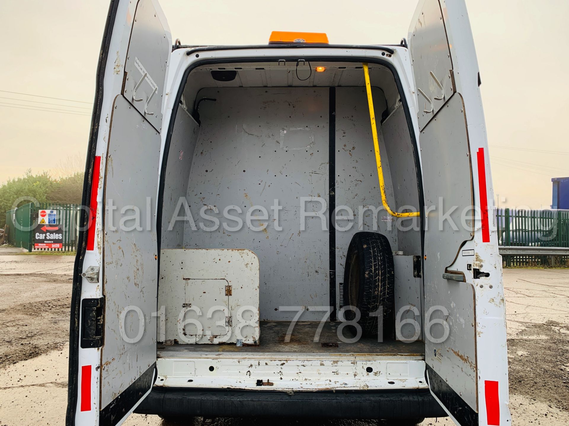 FORD TRANSIT T350 *LWB - 7 SEATER MESSING UNIT* (2014 MODEL) '2.4 TDCI - 6 SPEED' *ON BOARD TOILET* - Image 29 of 44