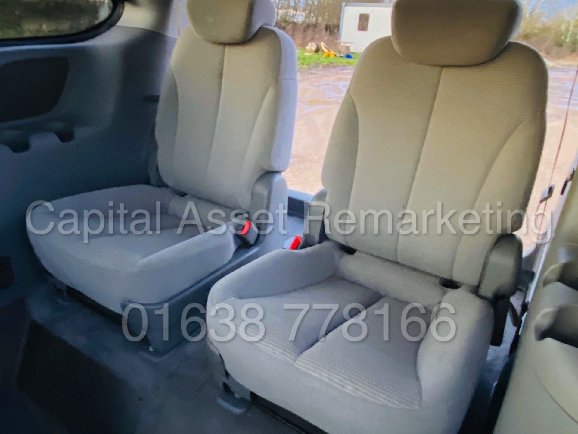 KIA SEDONA *LS EDTION* (2010) '2.9 DIESEL -144 BHP - AUTO' (WHEEL CHAIR ACCESSIBLE VEHICLE) *NO VAT* - Image 19 of 25