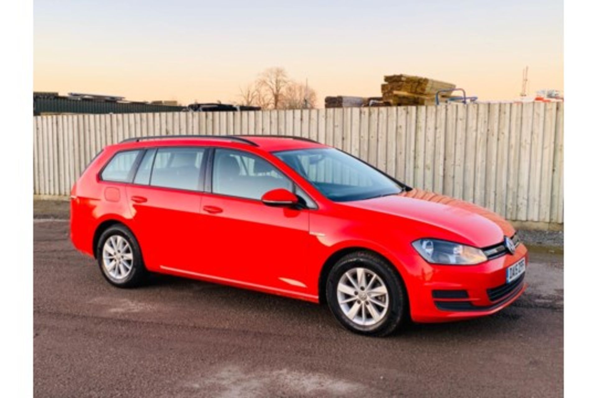 VOLKSWAGEN GOLF "TDI" SE ESTATE - 15 REG - NEW SHAPE - 1 KEEPER - AIR CON - GREAT SPEC - LOOK!!! - Image 2 of 24