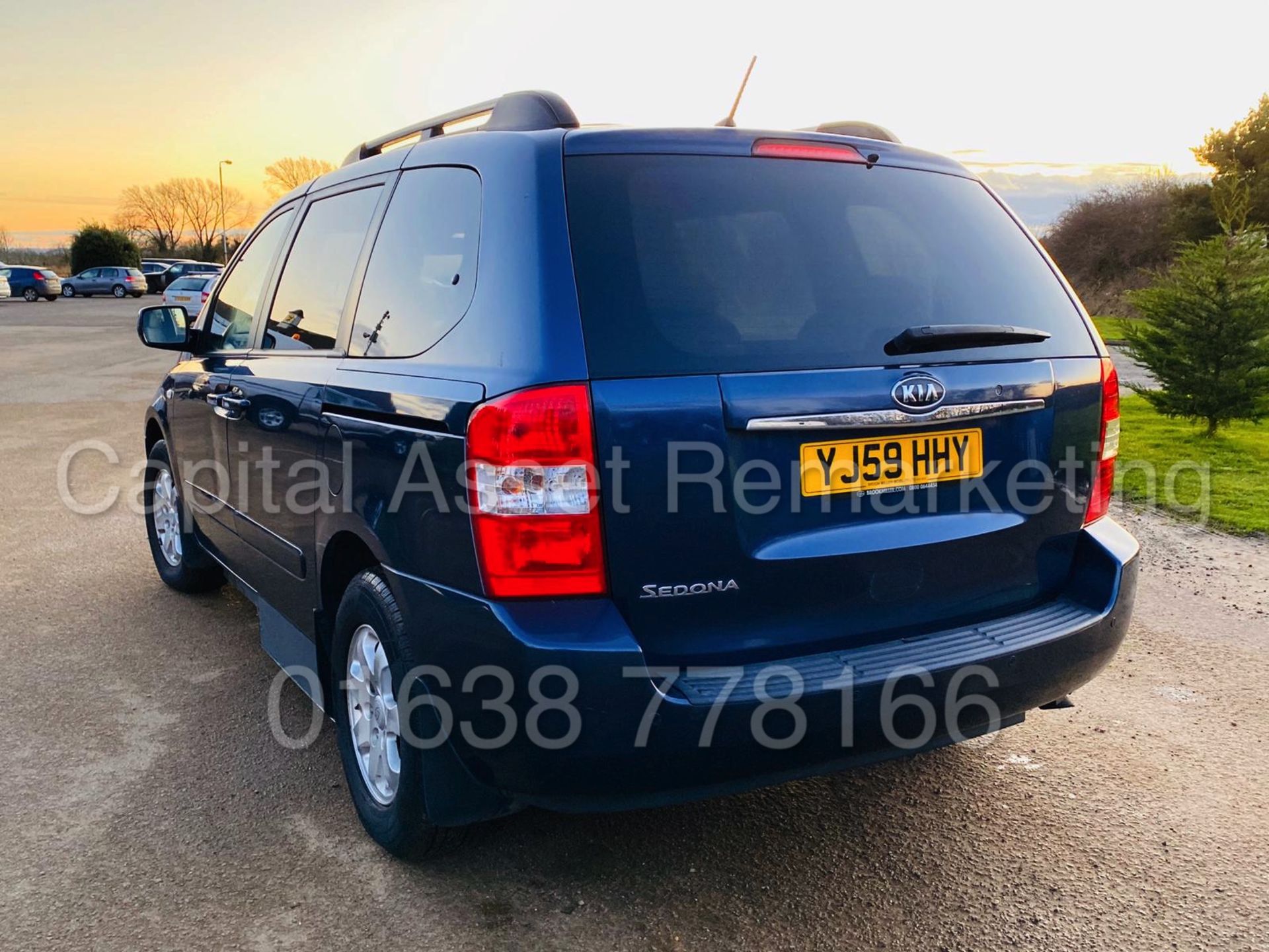 KIA SEDONA *LS EDTION* (2010) '2.9 DIESEL -144 BHP - AUTO' (WHEEL CHAIR ACCESSIBLE VEHICLE) *NO VAT* - Image 6 of 25