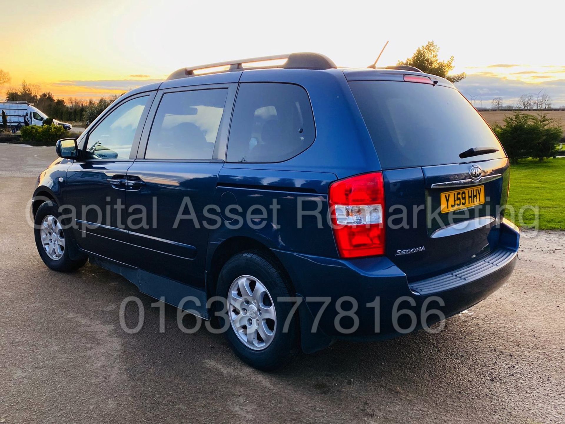 KIA SEDONA *LS EDTION* (2010) '2.9 DIESEL -144 BHP - AUTO' (WHEEL CHAIR ACCESSIBLE VEHICLE) *NO VAT* - Image 5 of 25