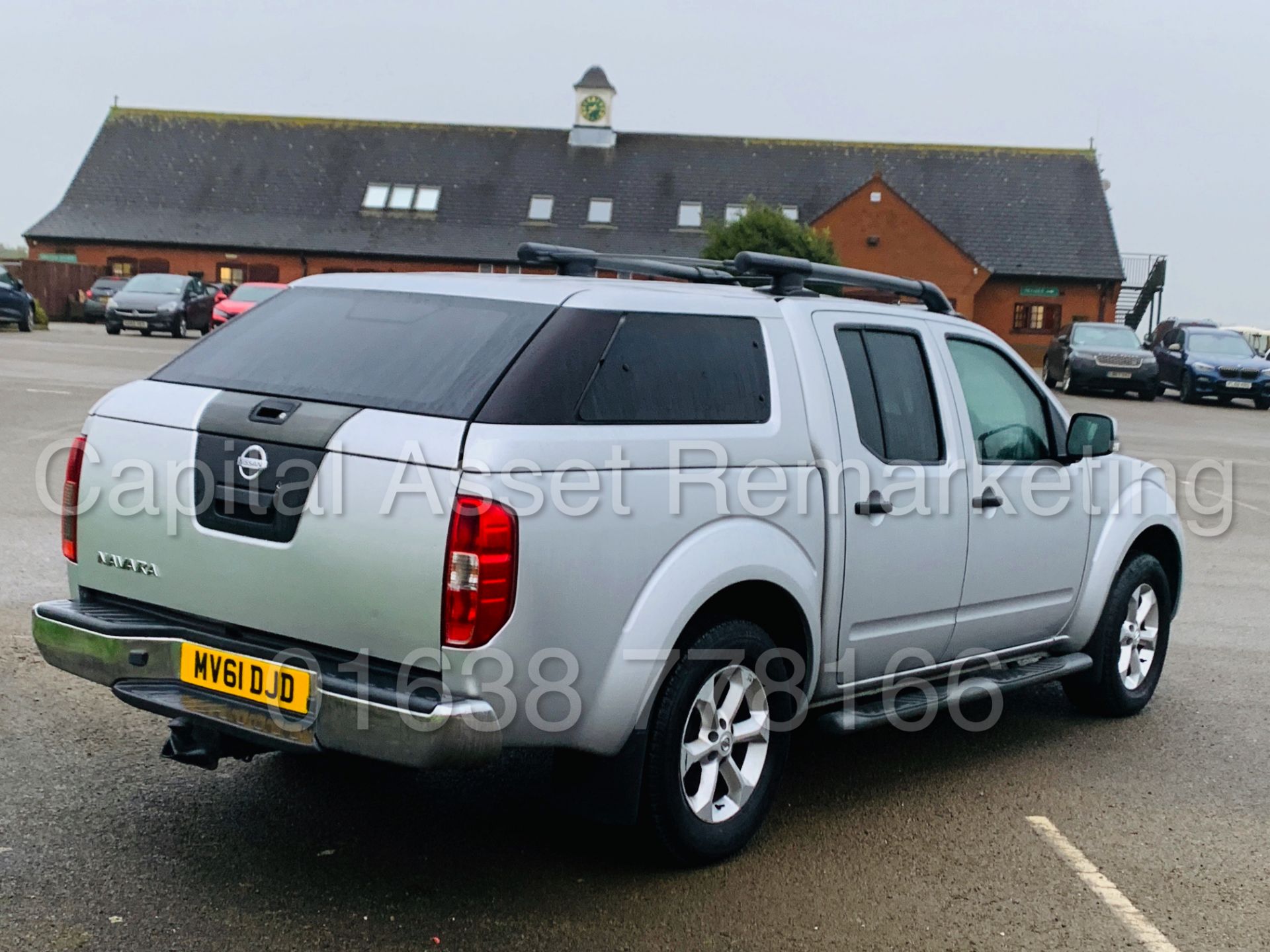 NISSAN NAVARA *TEKNA* D/CAB 4x4 PICK-UP (2012 MODEL) '2.5 DCI - 188 BHP - AUTO' *LEATHER & SAT NAV* - Image 8 of 48