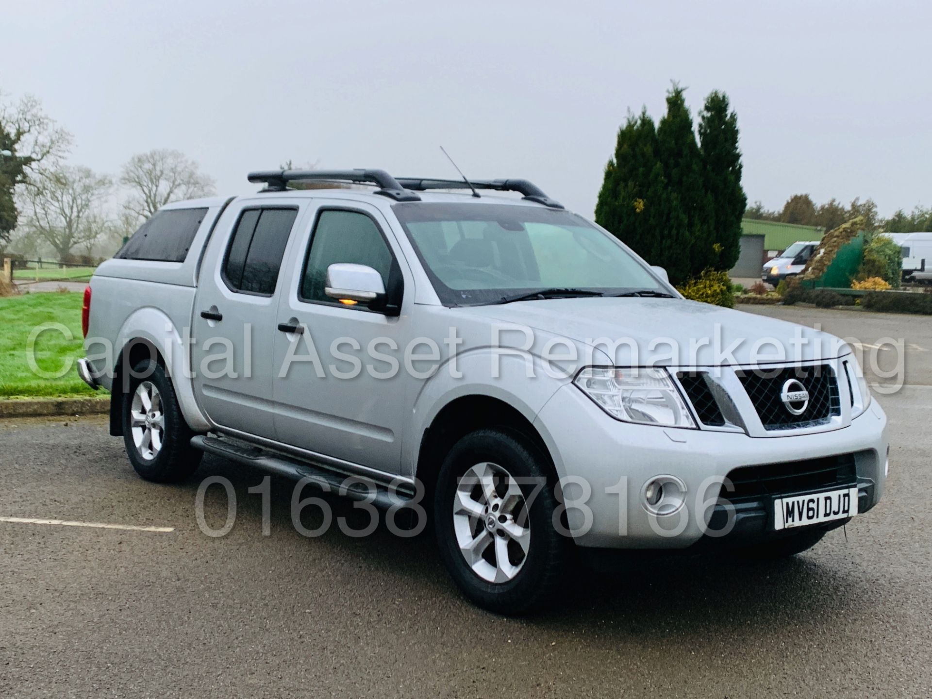 NISSAN NAVARA *TEKNA* D/CAB 4x4 PICK-UP (2012 MODEL) '2.5 DCI - 188 BHP - AUTO' *LEATHER & SAT NAV* - Image 11 of 48