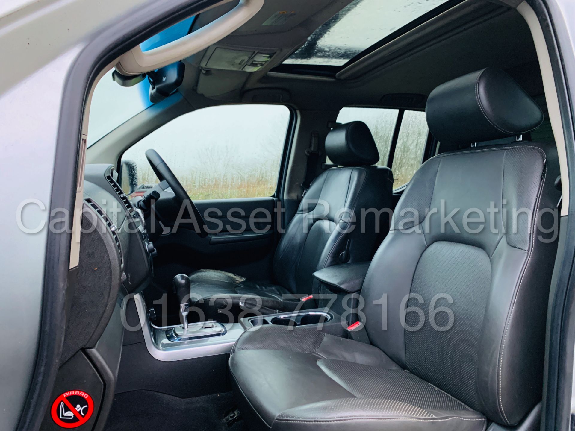 NISSAN NAVARA *TEKNA* D/CAB 4x4 PICK-UP (2012 MODEL) '2.5 DCI - 188 BHP - AUTO' *LEATHER & SAT NAV* - Image 24 of 48