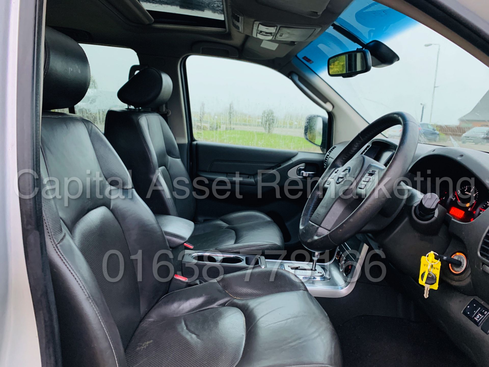 NISSAN NAVARA *TEKNA* D/CAB 4x4 PICK-UP (2012 MODEL) '2.5 DCI - 188 BHP - AUTO' *LEATHER & SAT NAV* - Image 34 of 48