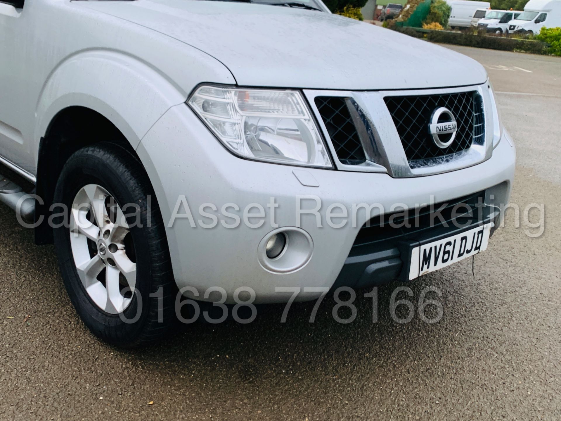 NISSAN NAVARA *TEKNA* D/CAB 4x4 PICK-UP (2012 MODEL) '2.5 DCI - 188 BHP - AUTO' *LEATHER & SAT NAV* - Image 14 of 48