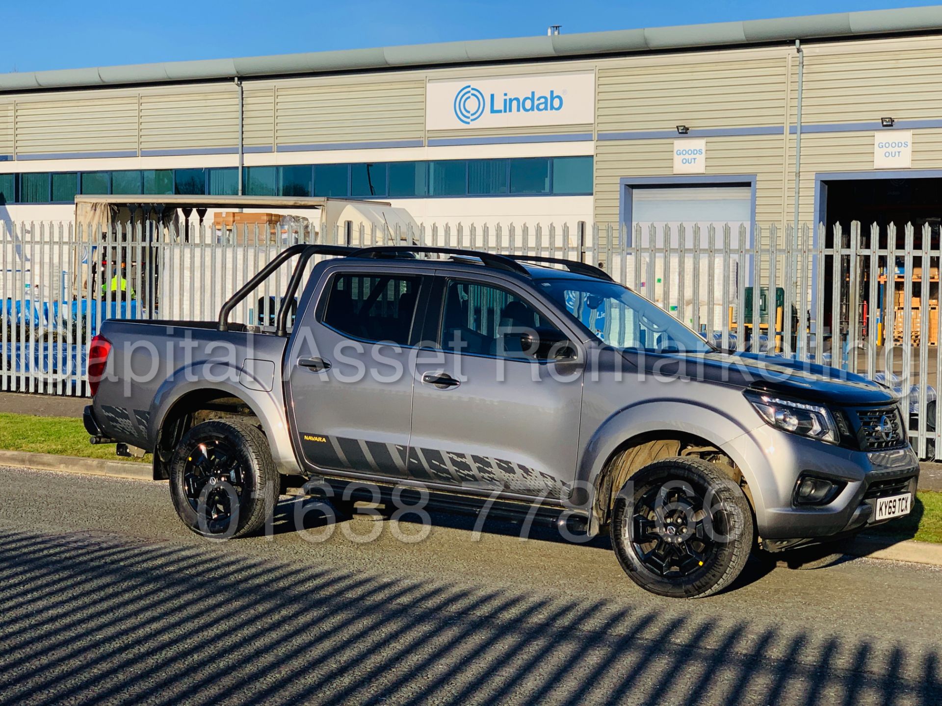 NISSAN NAVARA *N-GUARD* DOUBLE CAB PICK-UP (2019 - 69 REG) '2.3 DCI - 190 BHP - AUTO' *MASSIVE SPEC* - Image 12 of 60