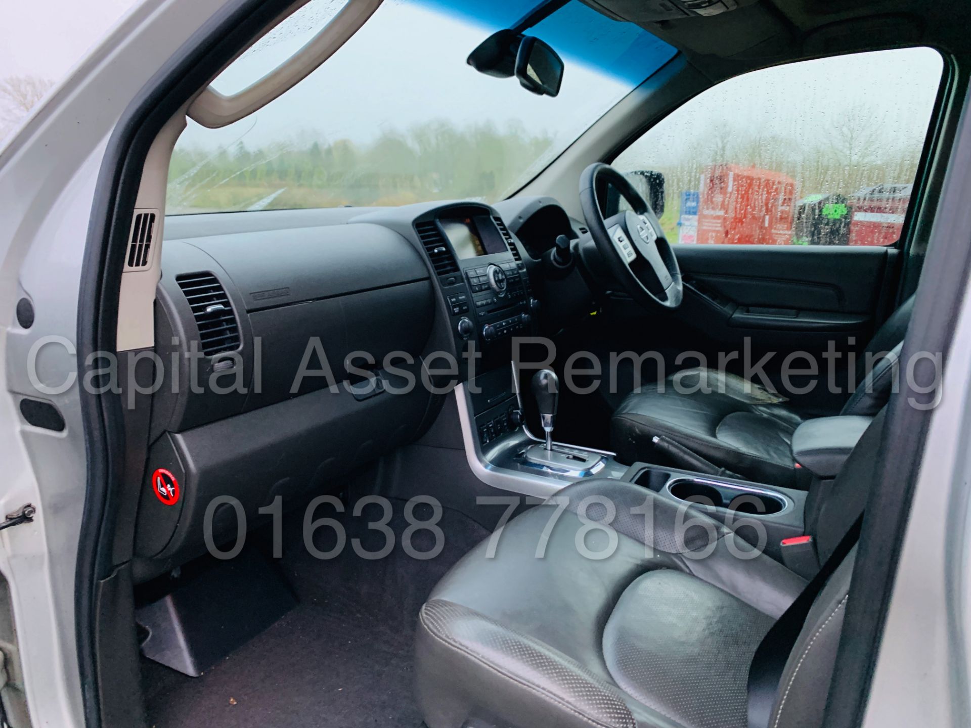 NISSAN NAVARA *TEKNA* D/CAB 4x4 PICK-UP (2012 MODEL) '2.5 DCI - 188 BHP - AUTO' *LEATHER & SAT NAV* - Image 22 of 48